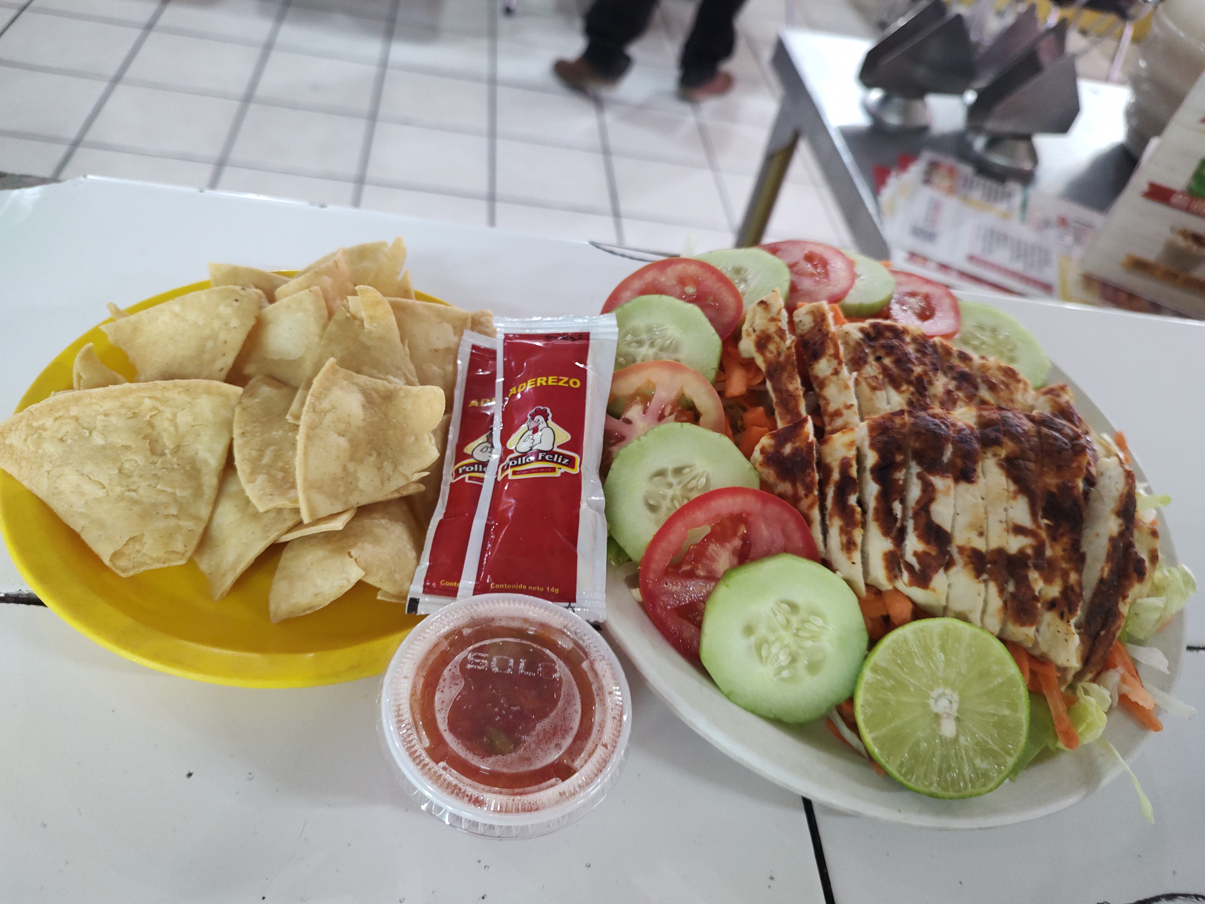 Pollo Feliz Nuevo Ideal image 6