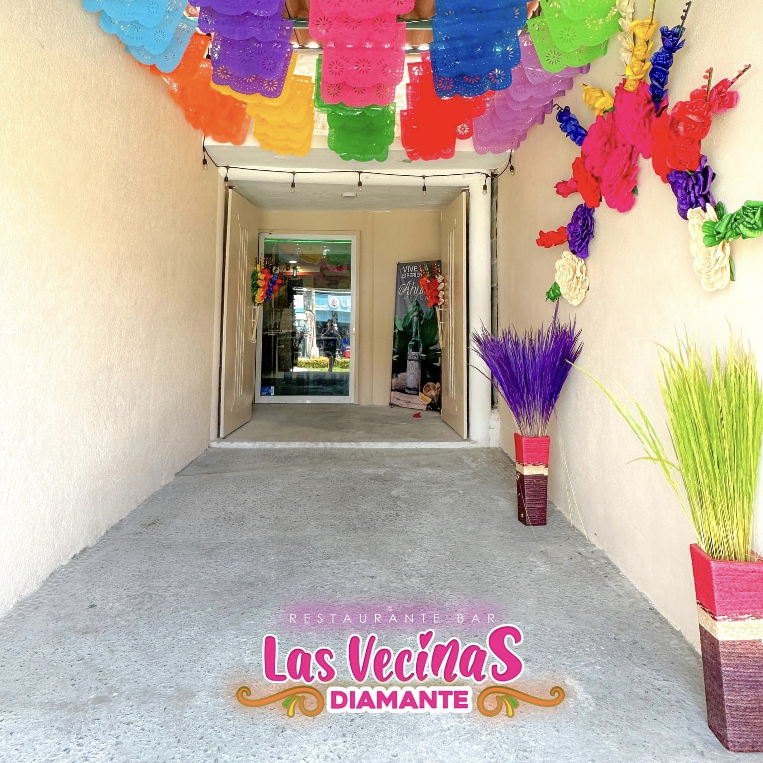 Las Vecinas Restaurante -Bar image 5