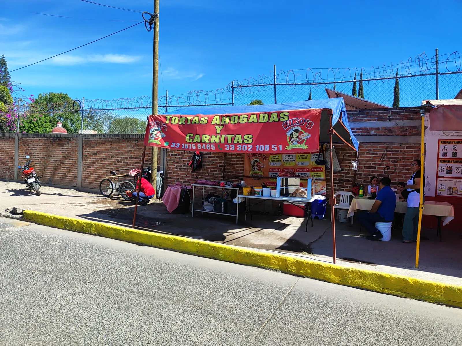 Tortas Ahogadas, tacos dorados y carnitas Kikos image 1