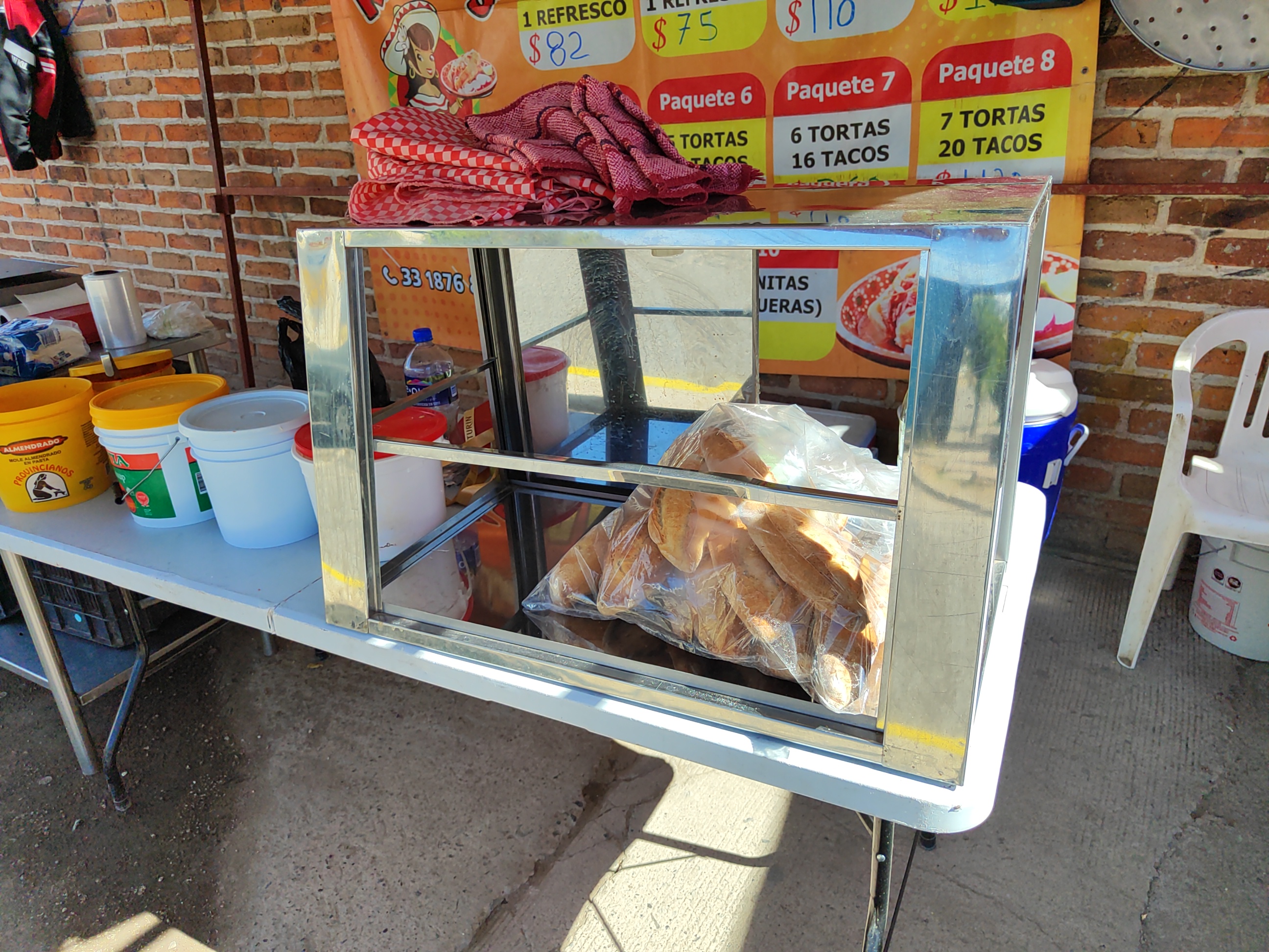 Tortas Ahogadas, tacos dorados y carnitas Kikos image 3