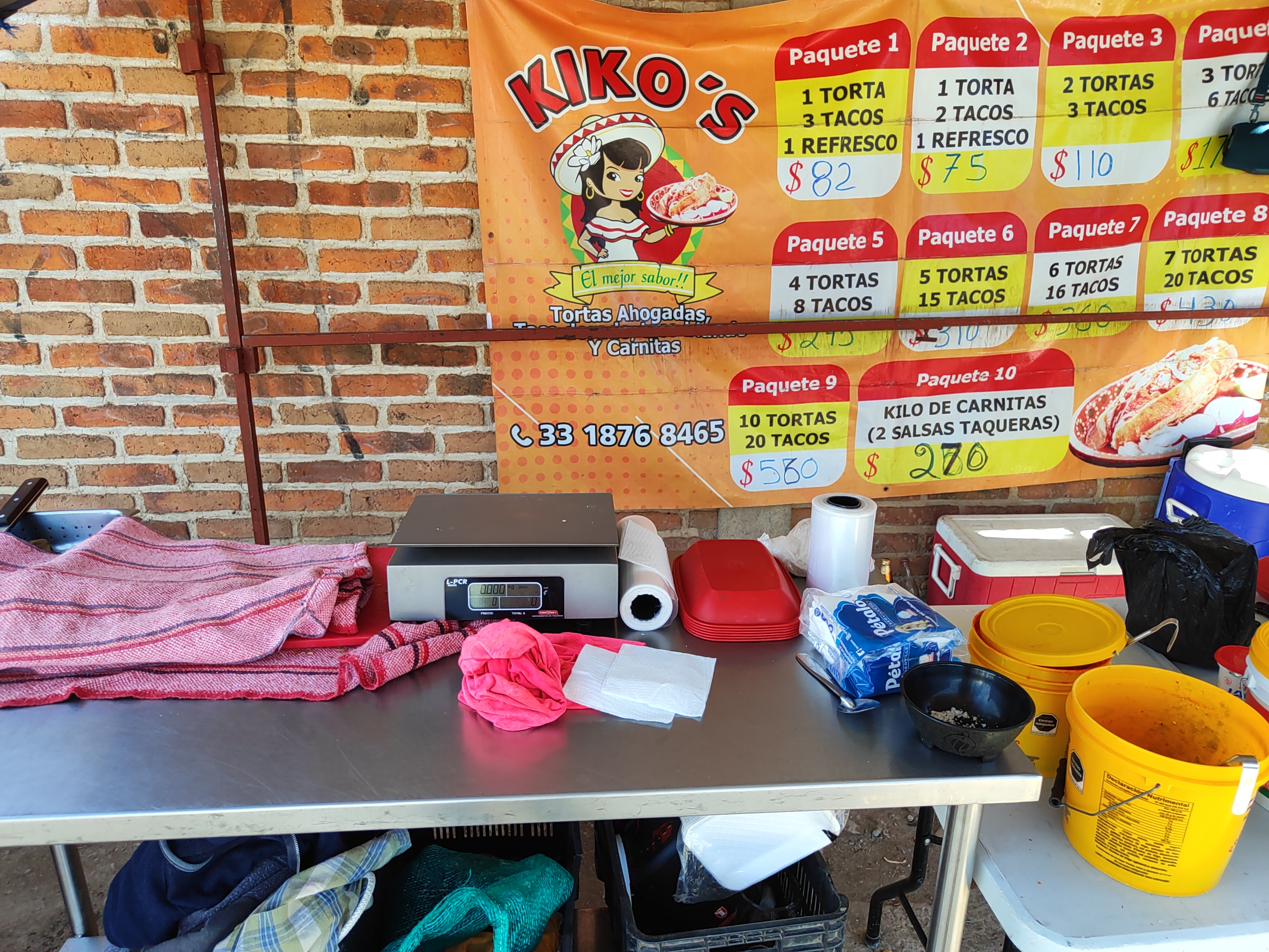 Tortas Ahogadas, tacos dorados y carnitas Kikos image 5