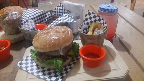 El Sabor Hamburgueseria image 2