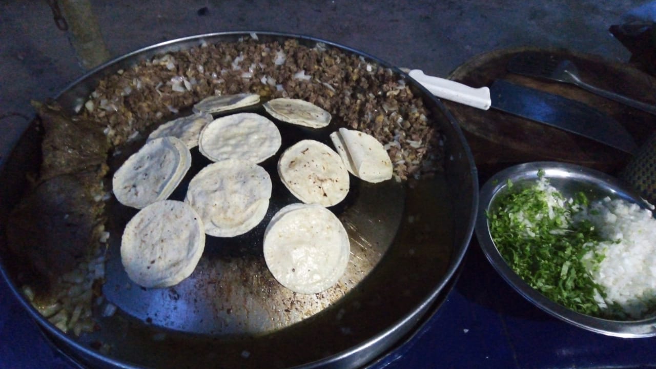 Tacos El Cochi image 2