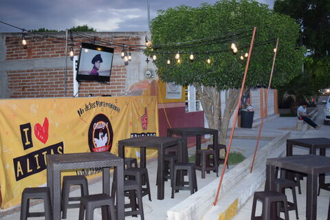 Expendio De Pollo Y Rosticeria CHALY'S image 2