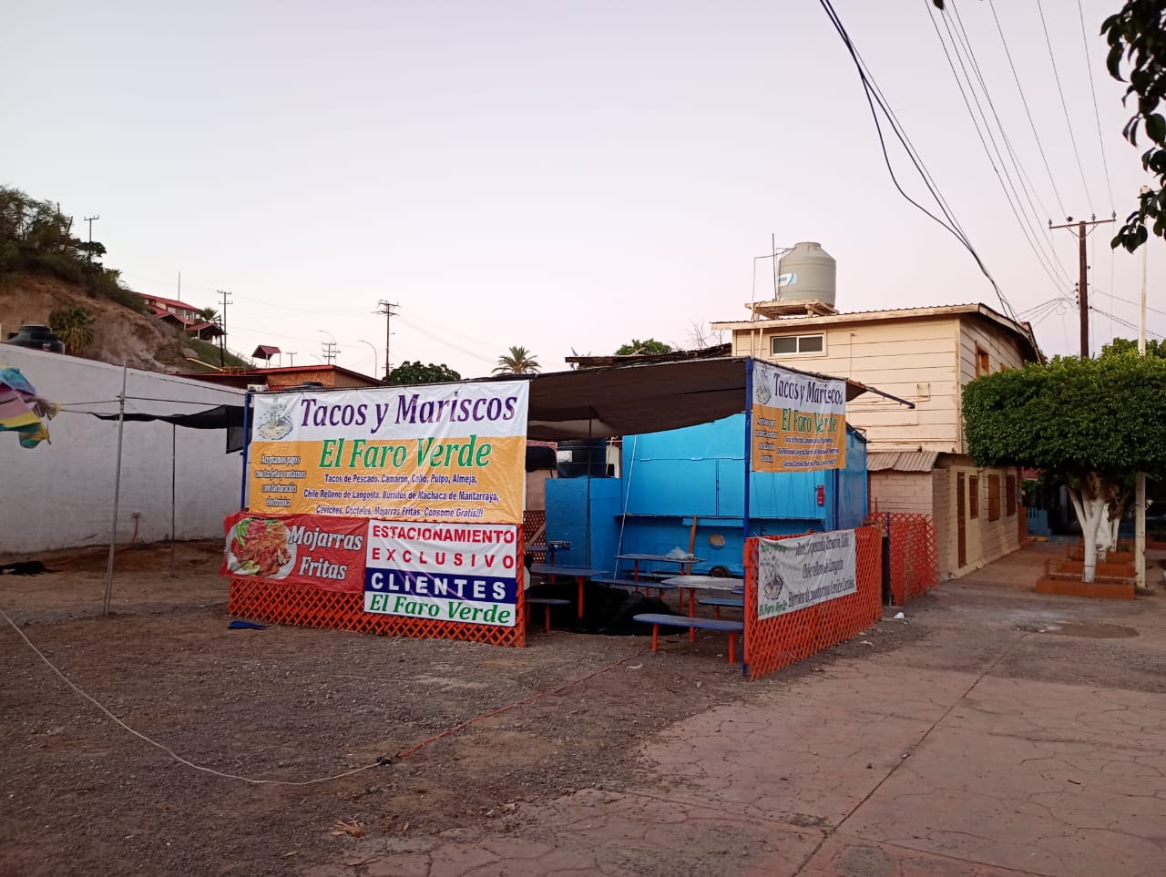Tacos y Mariscos El Faro Verde image 3