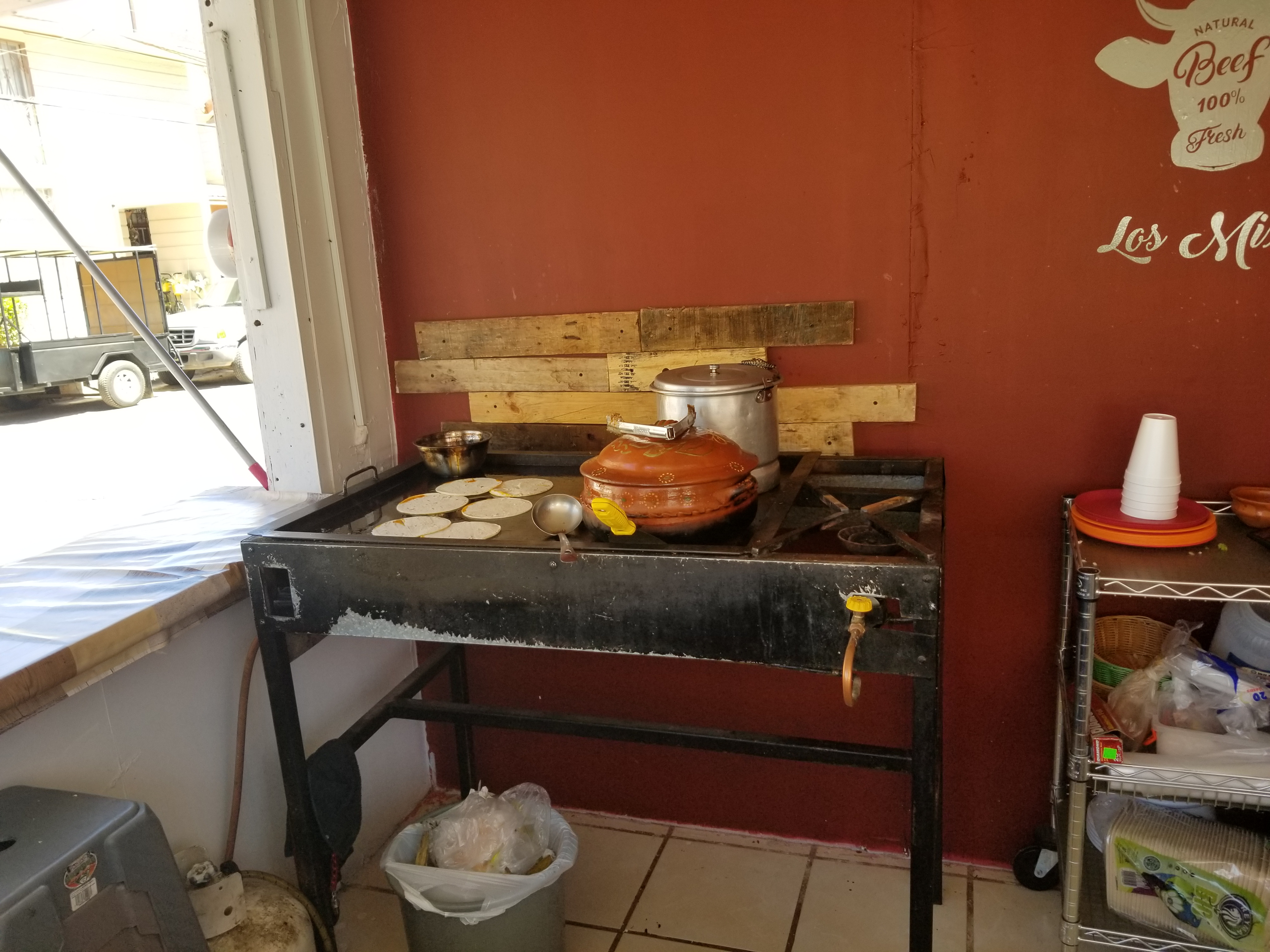 Taqueria Los Mixtos image 4