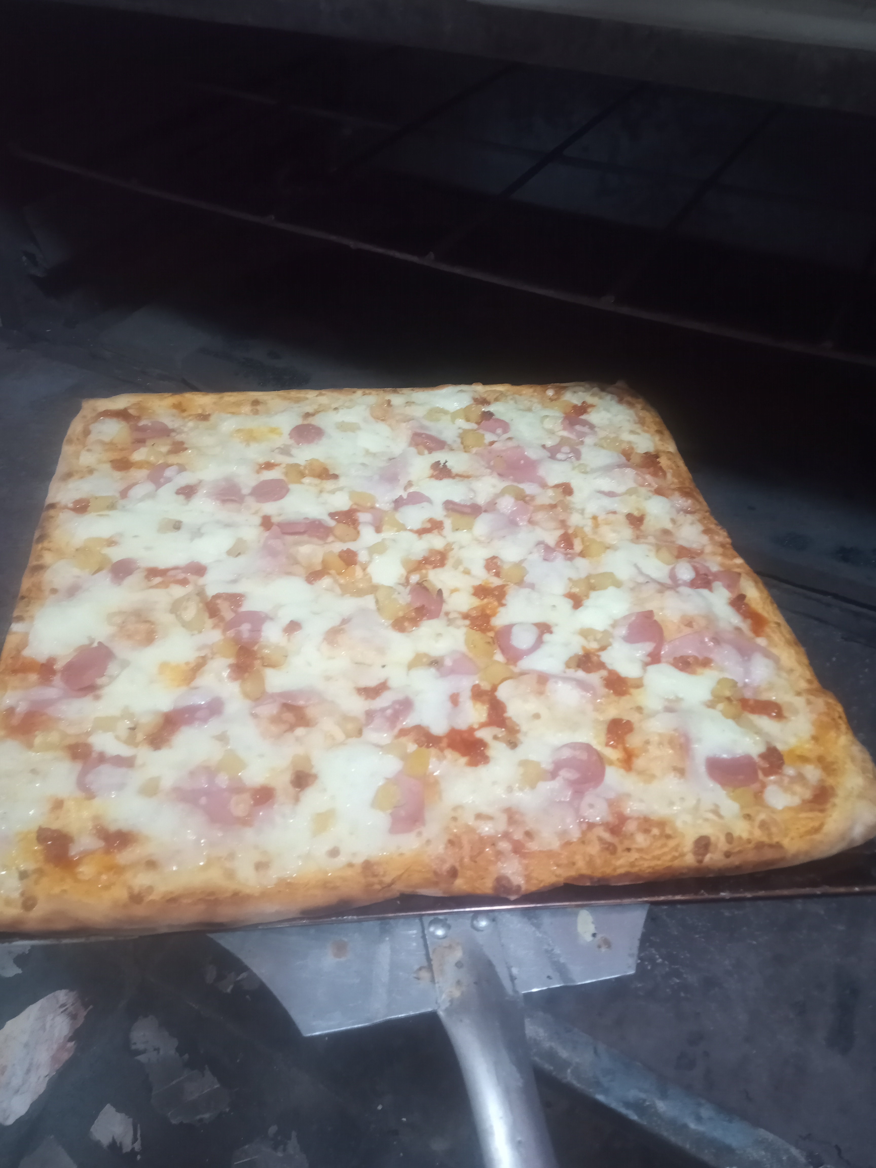 Richis pizza image 1