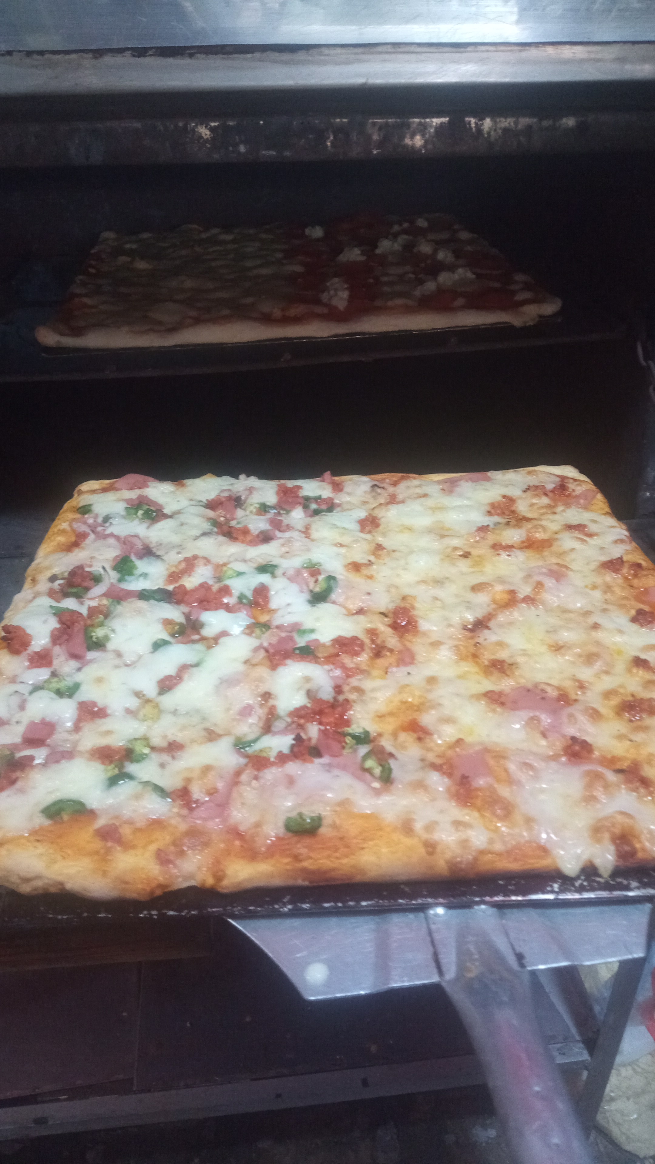 Richis pizza image 7
