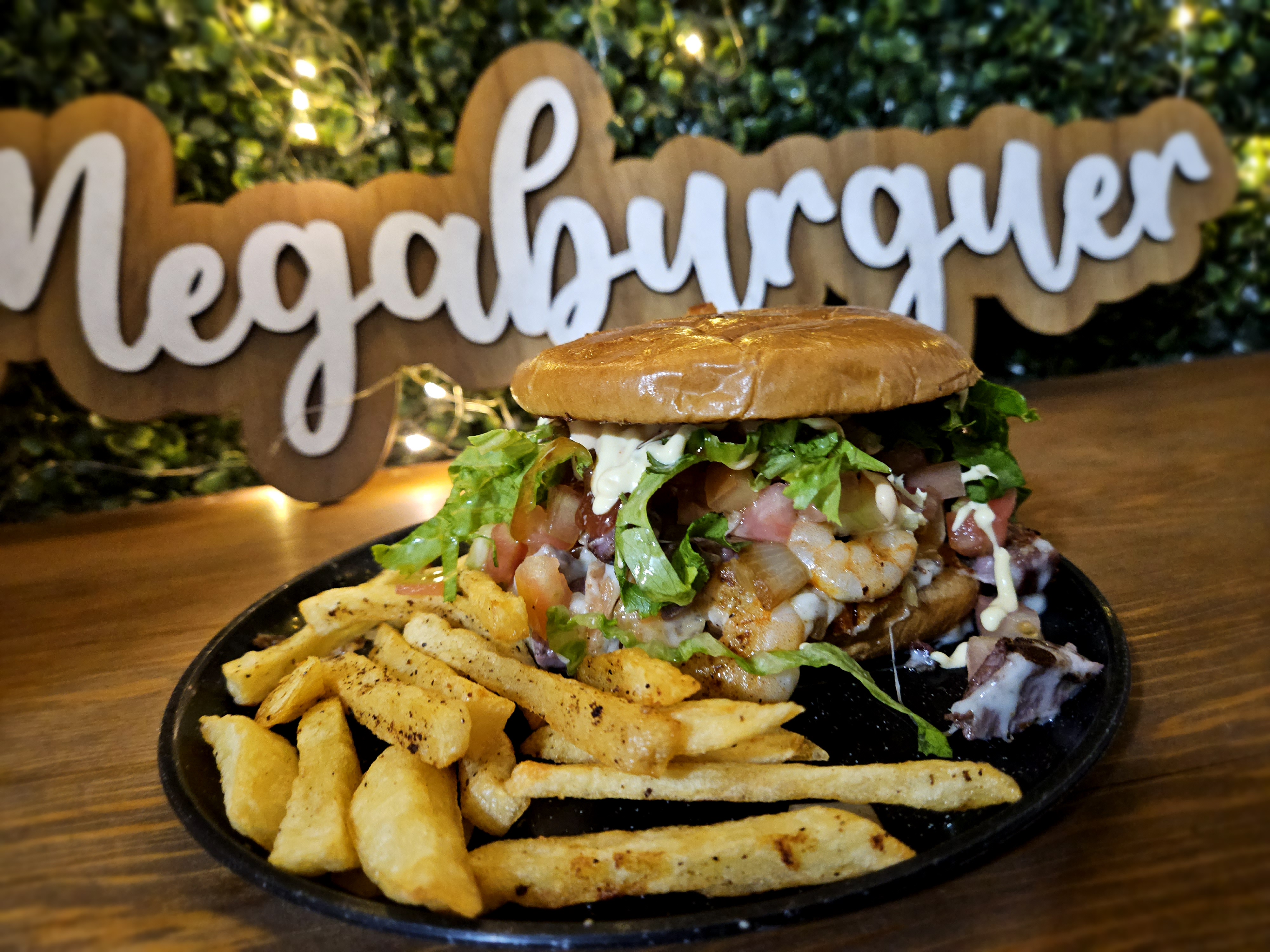 MEGABURGUERS image 2