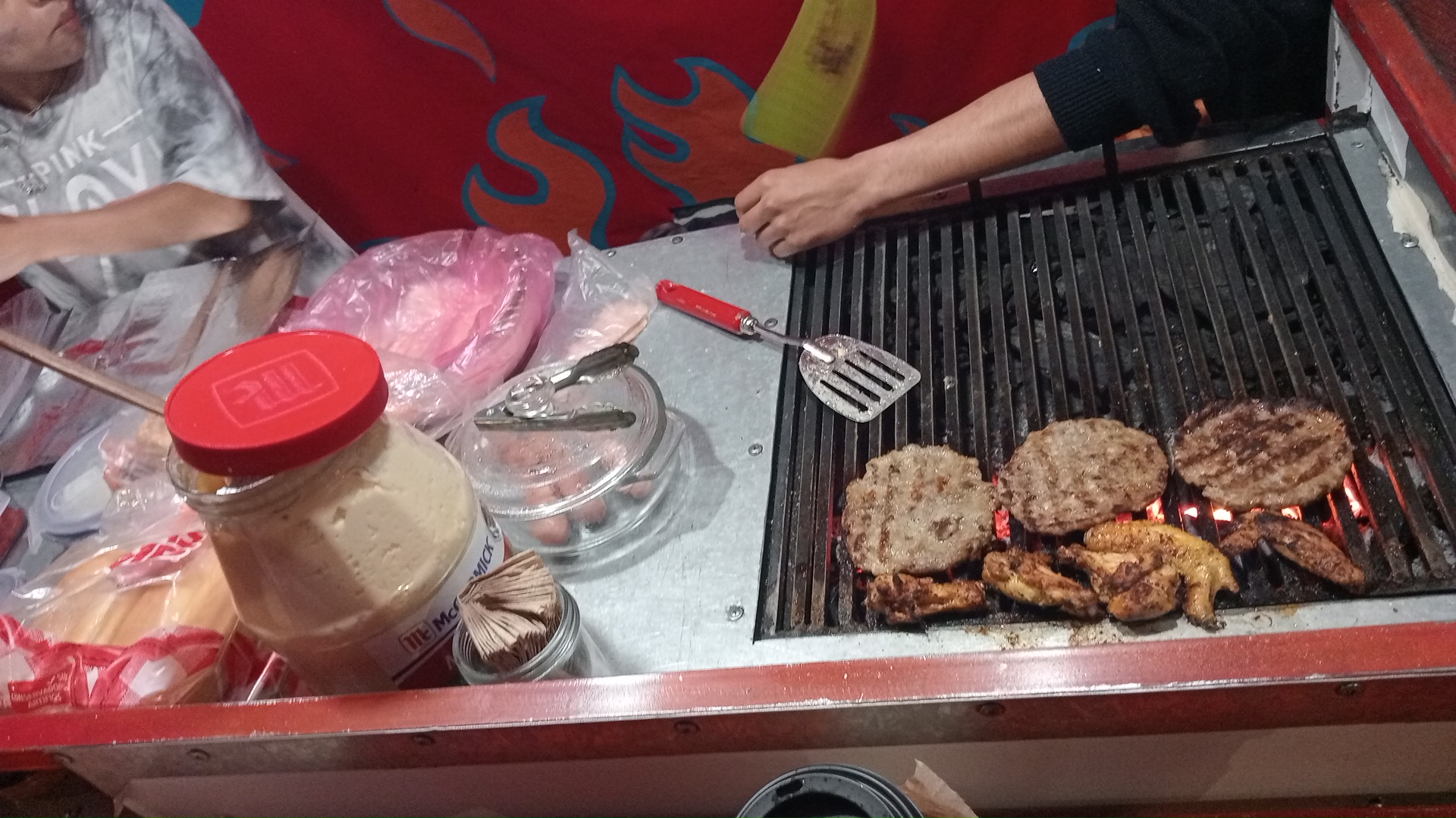 Hamburguesas al carbón LA FLAMA image 6