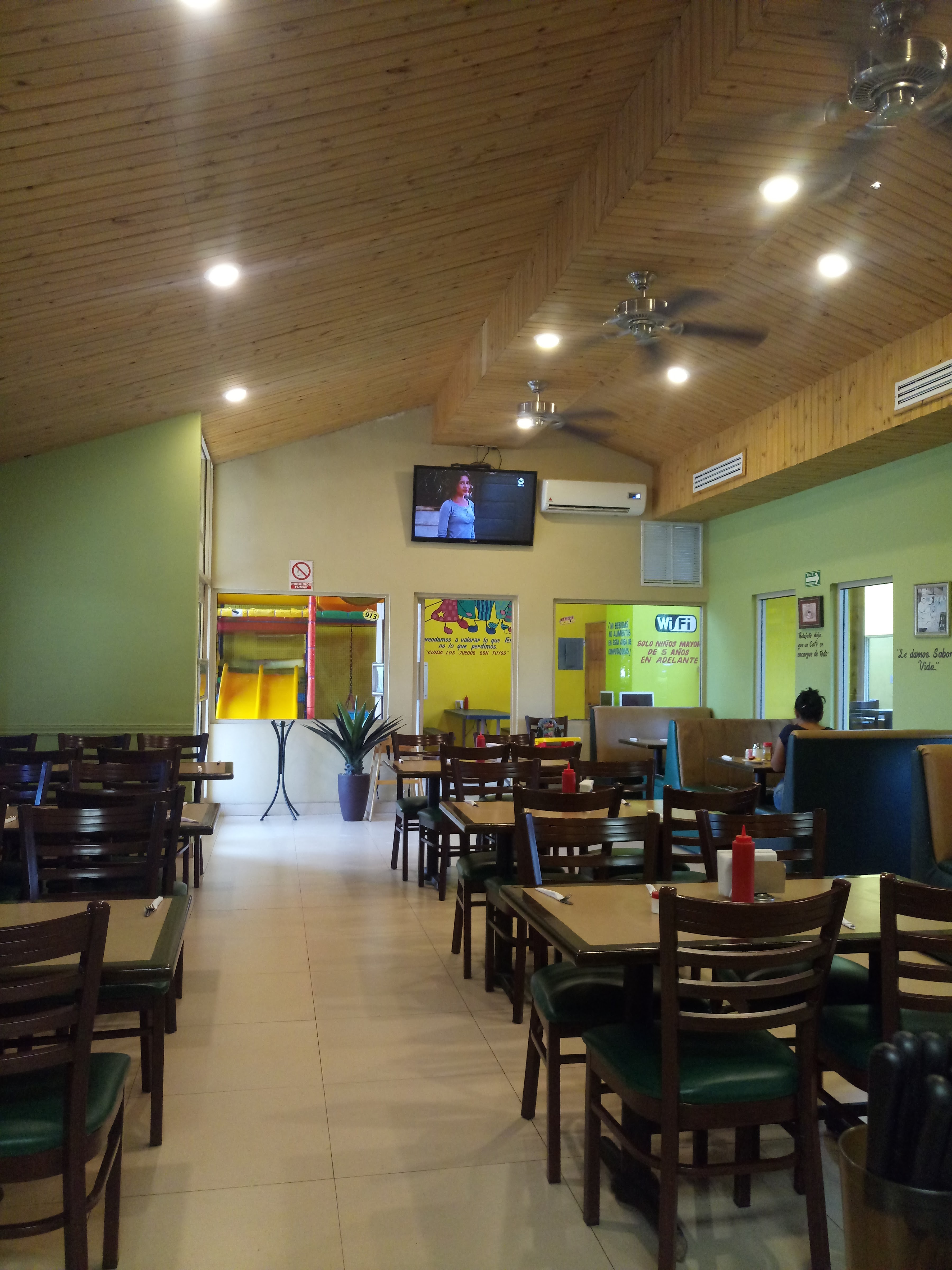 Los Magueyes Restaurant image 1