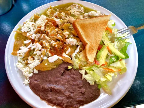 Los Magueyes Restaurant image 4