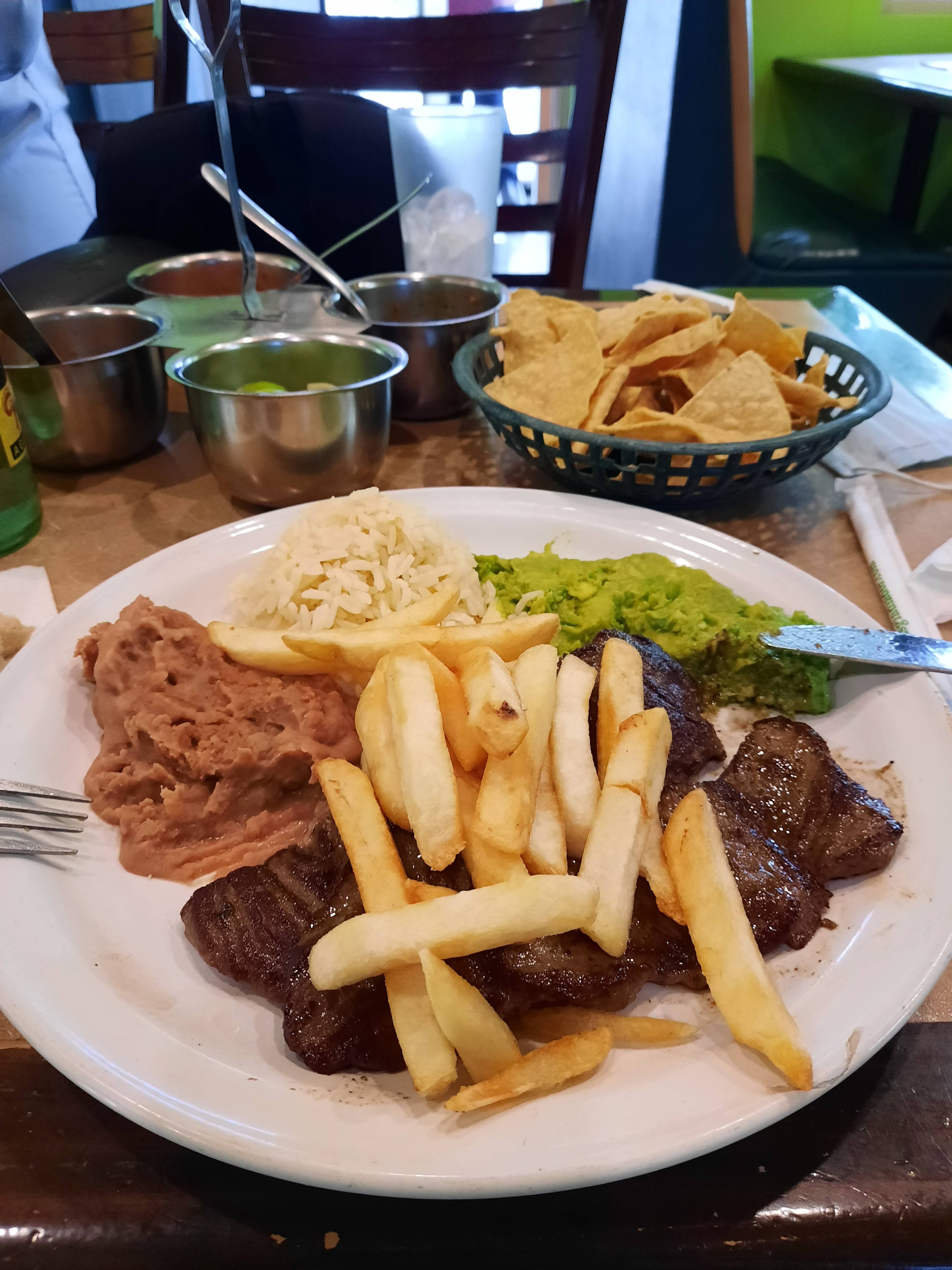 Los Magueyes Restaurant image 8