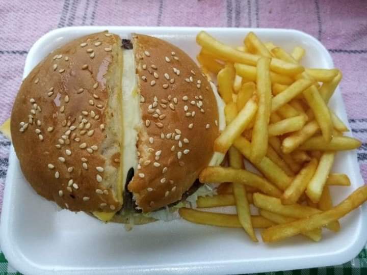 DEREK'S BURGUER image 7