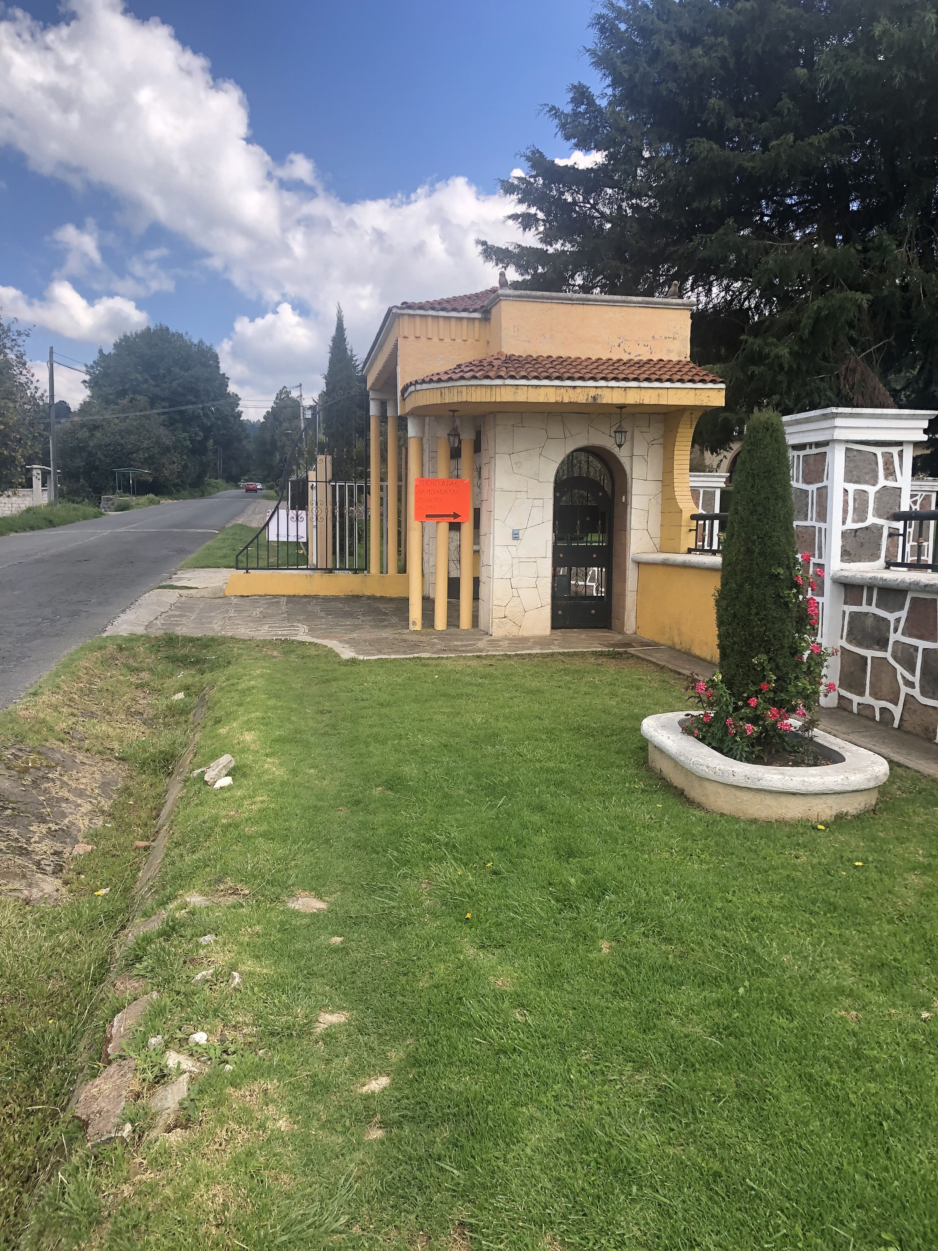 Poncho Burgers y Mas image 4