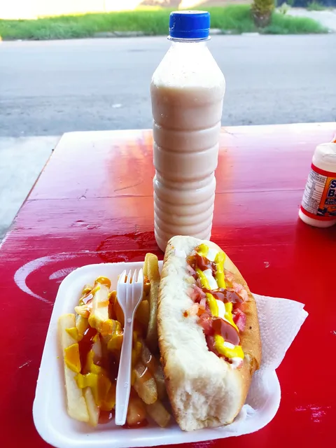Hot-Dogs El Tavo image 1