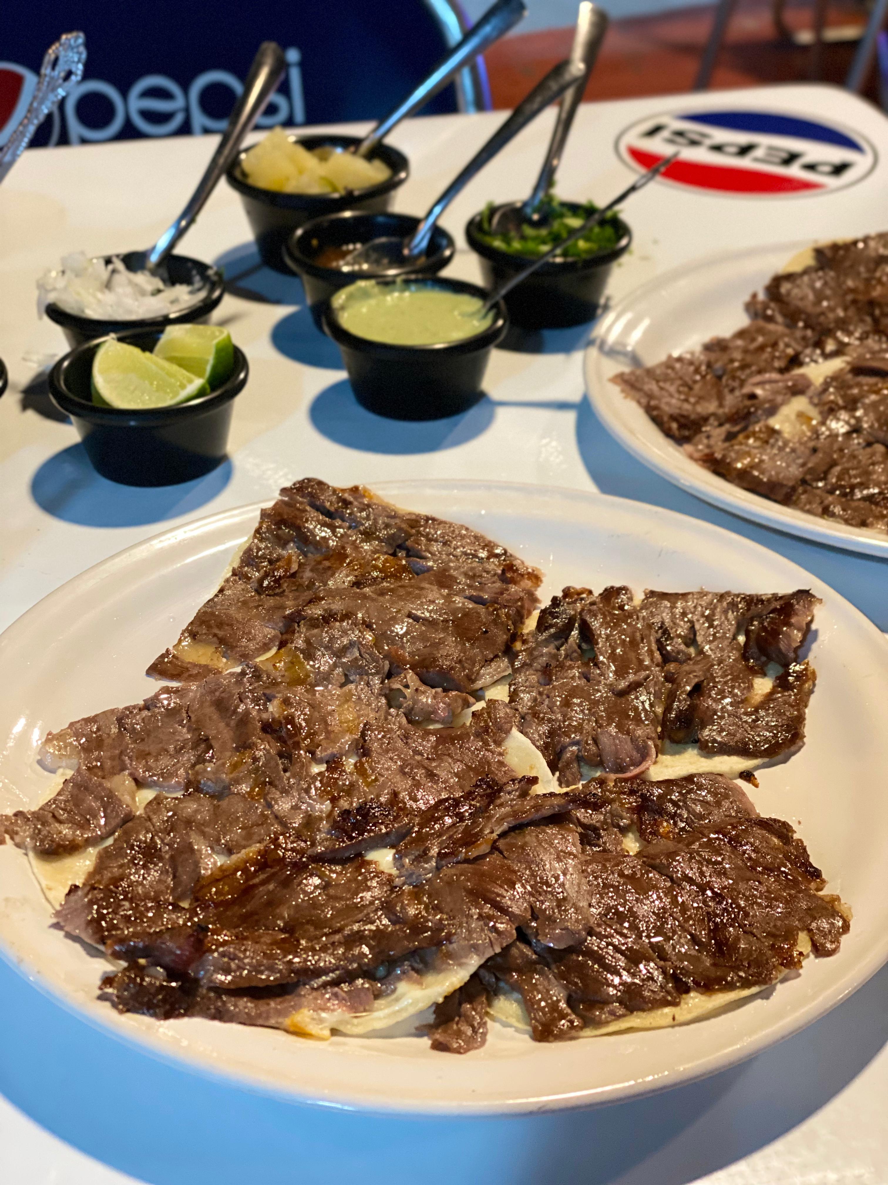 Los famosos del Sirloin image 1