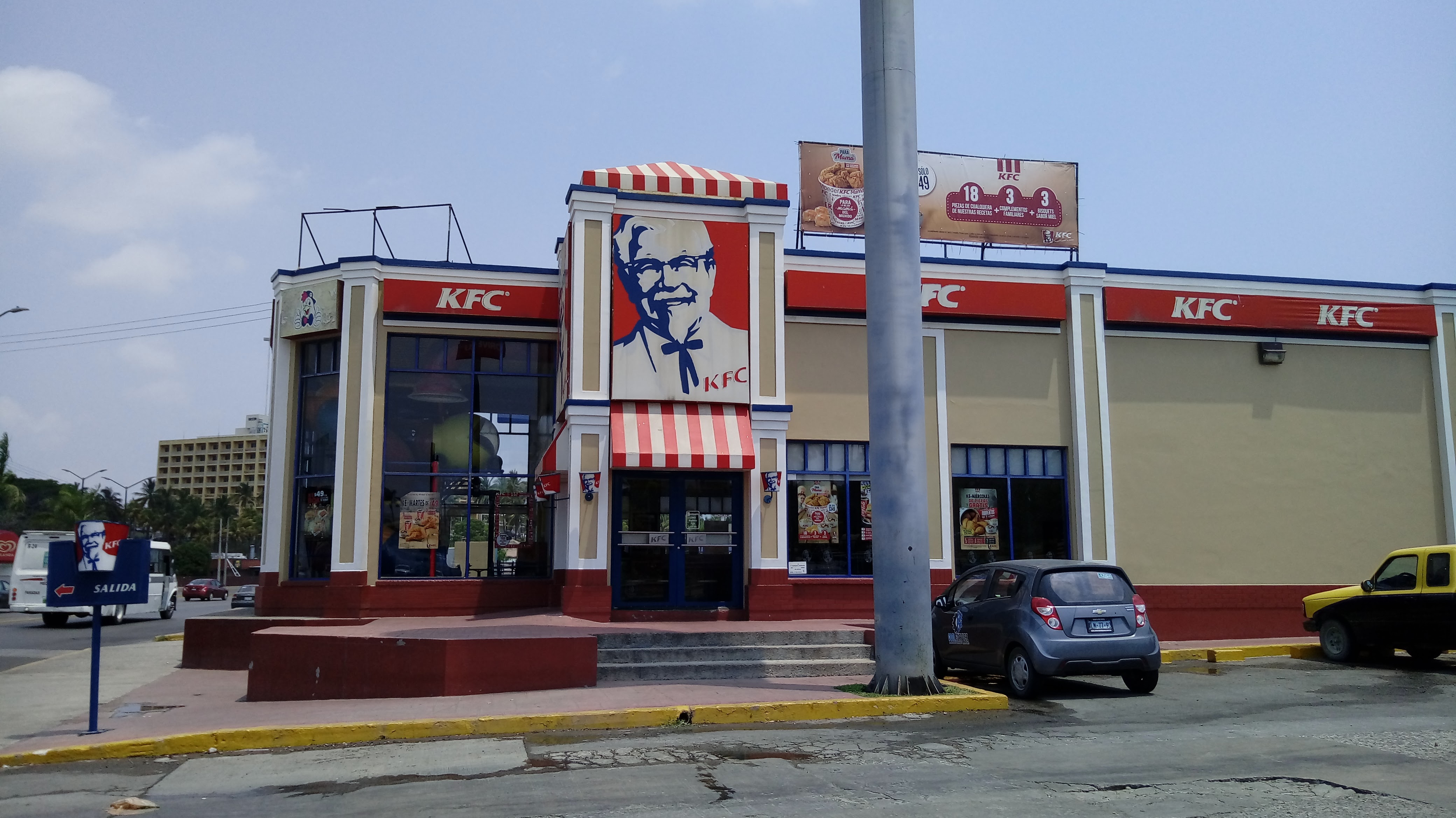 KFC Avenida Hidalgo Norte image 1