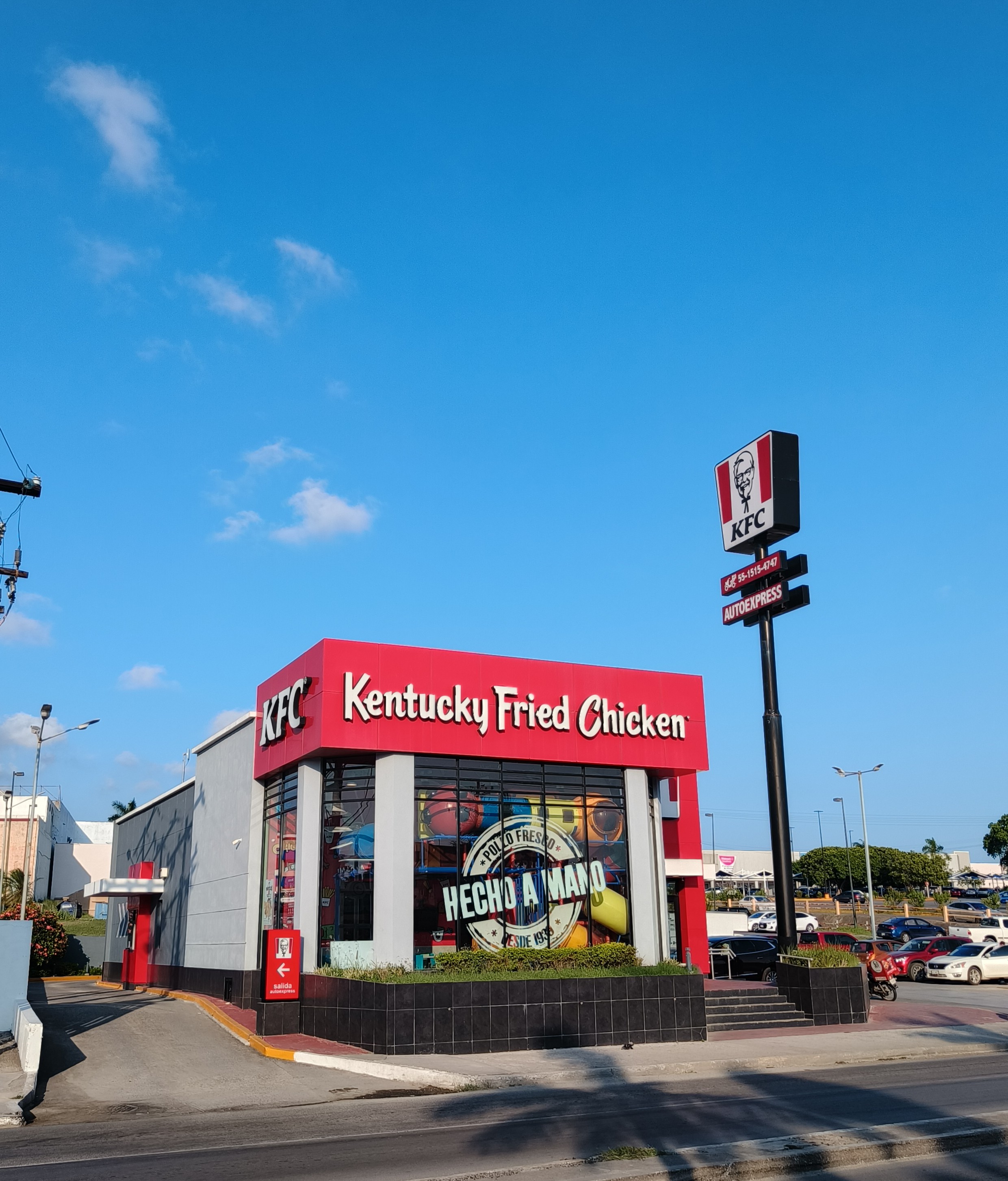 KFC Avenida Hidalgo Norte image 7