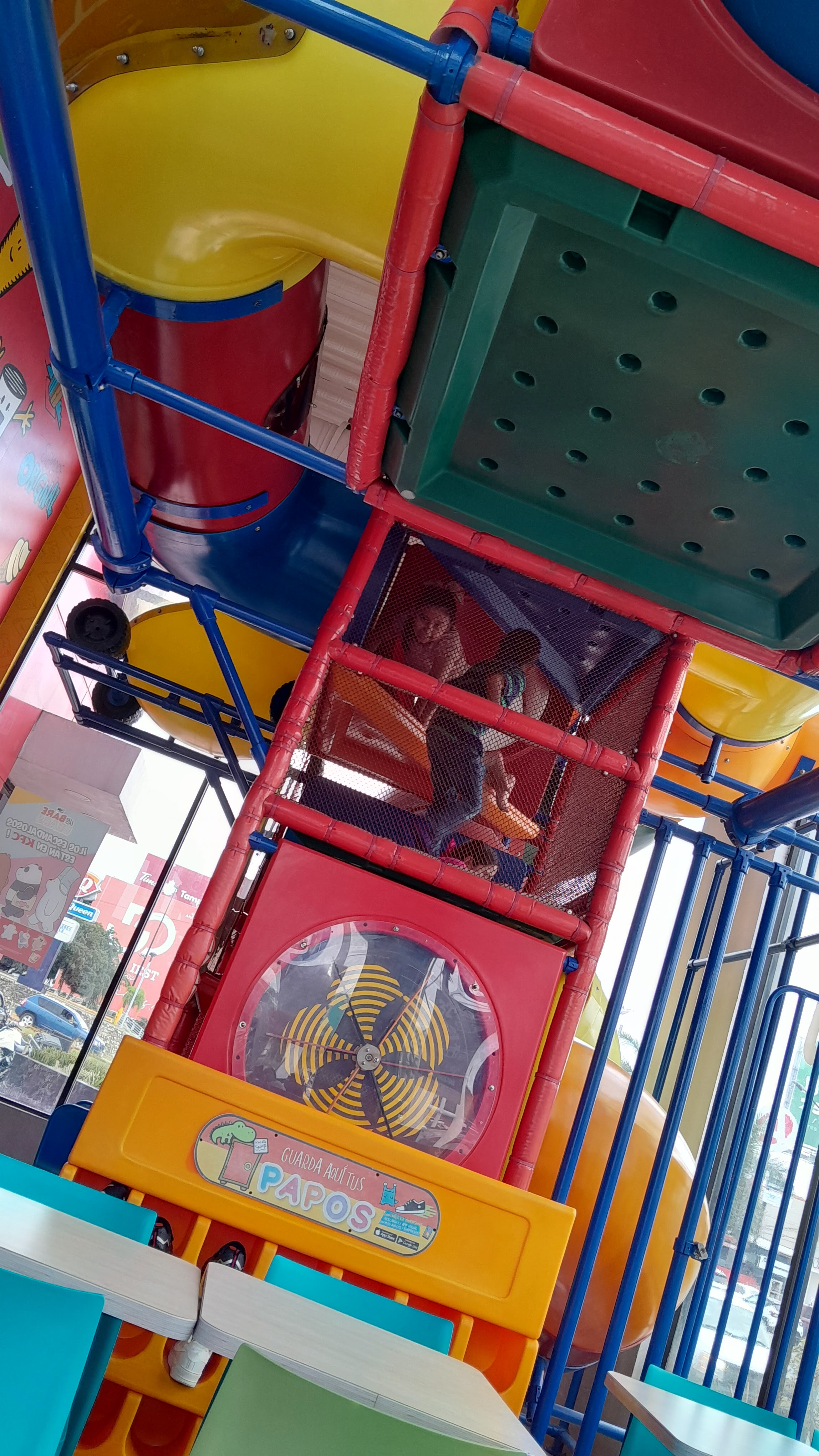 KFC Avenida Hidalgo Norte image 9