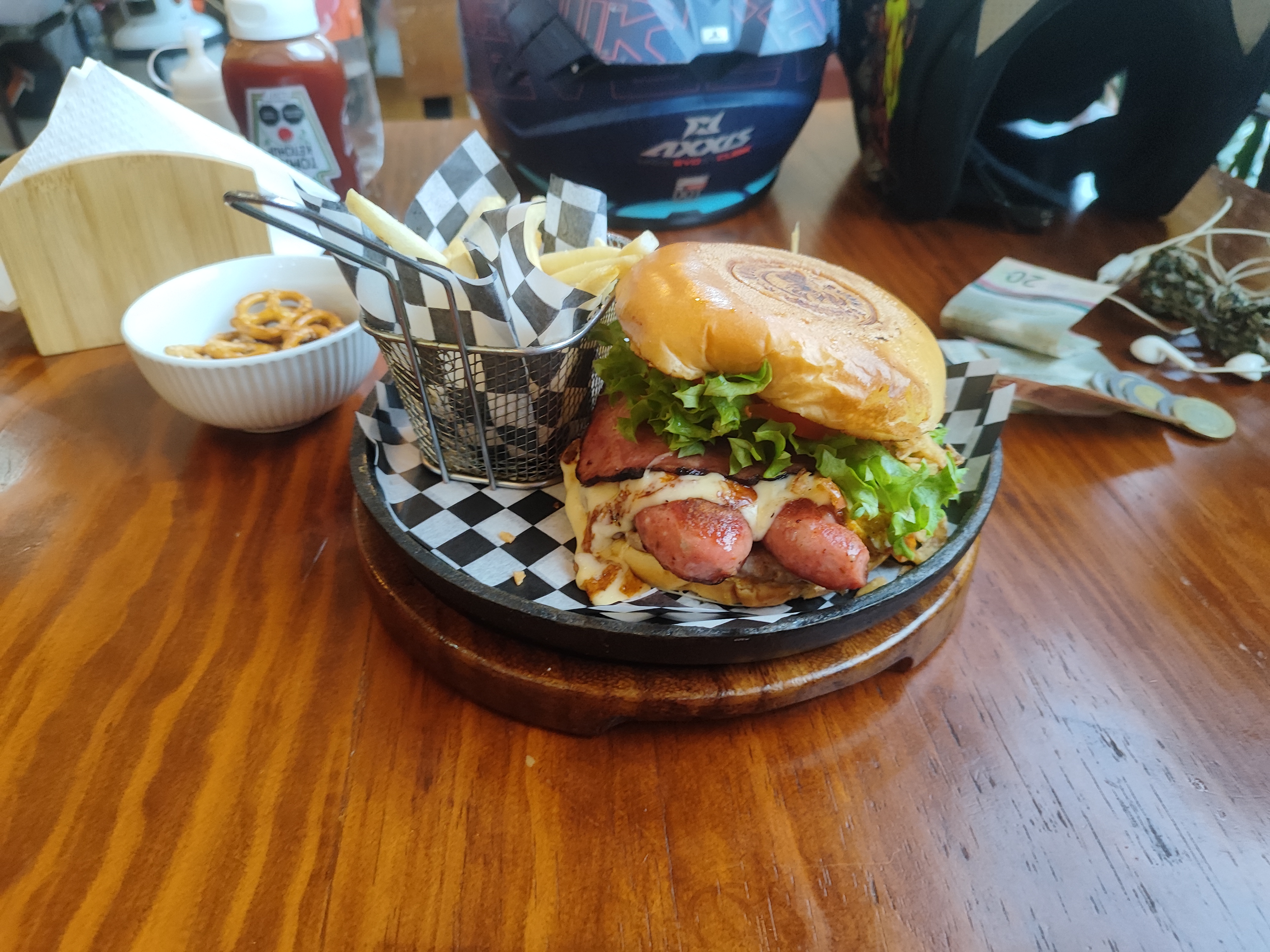 Roosters Burguers & snacks image 2