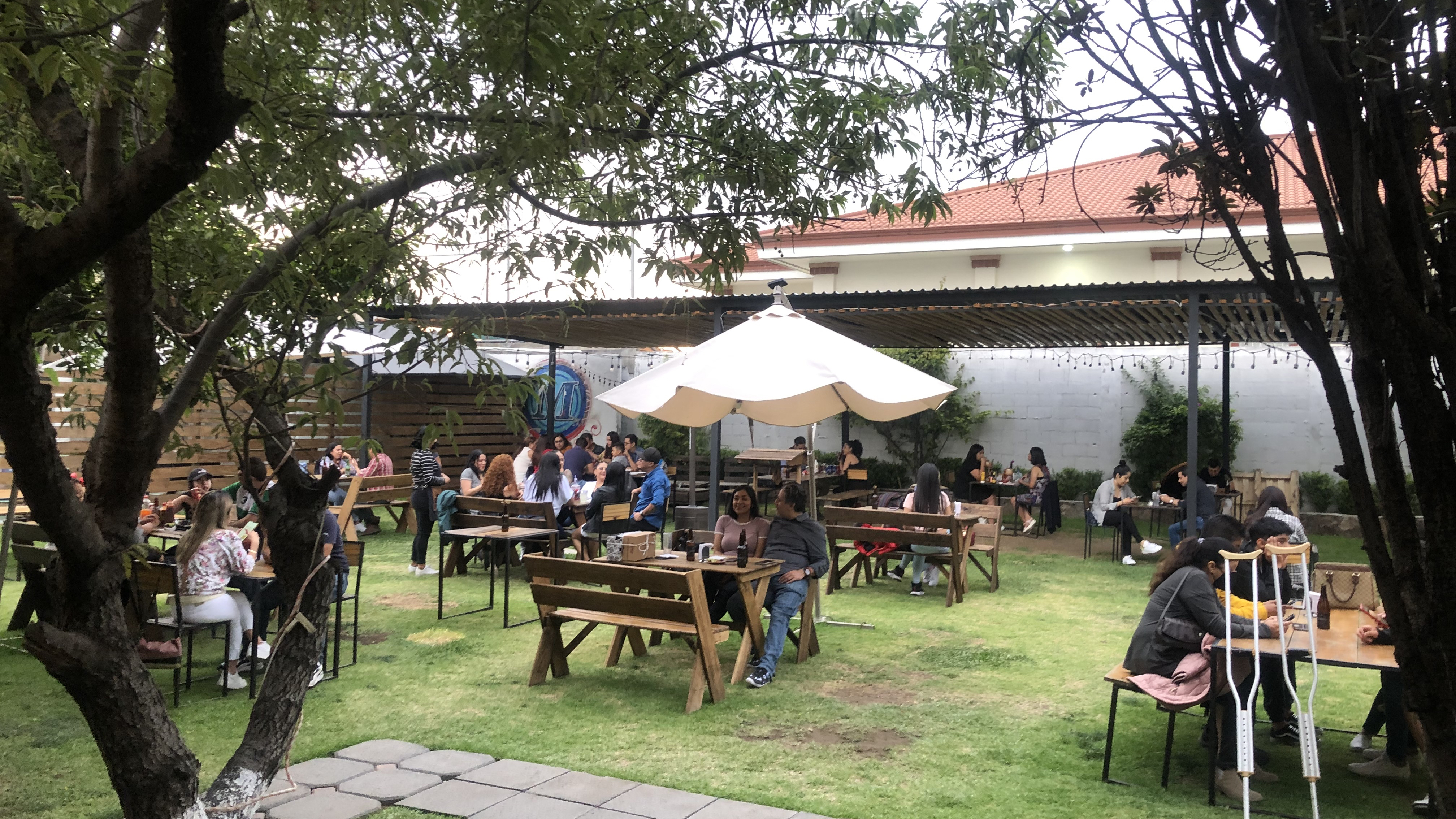 Las Margaritas Beer Garden image 1