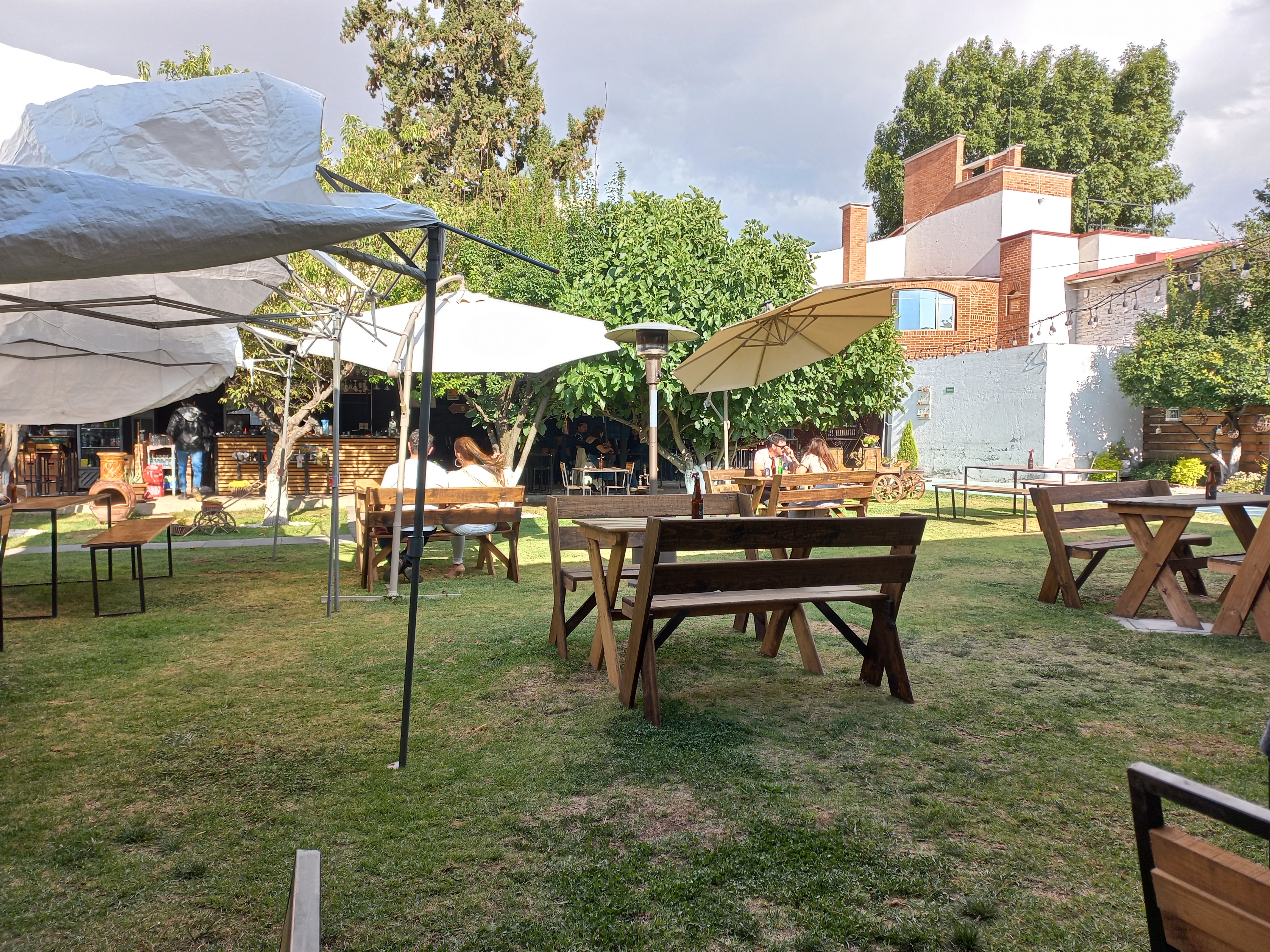 Las Margaritas Beer Garden image 3