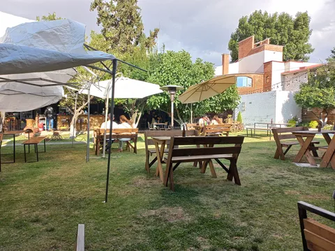 Las Margaritas Beer Garden image 3