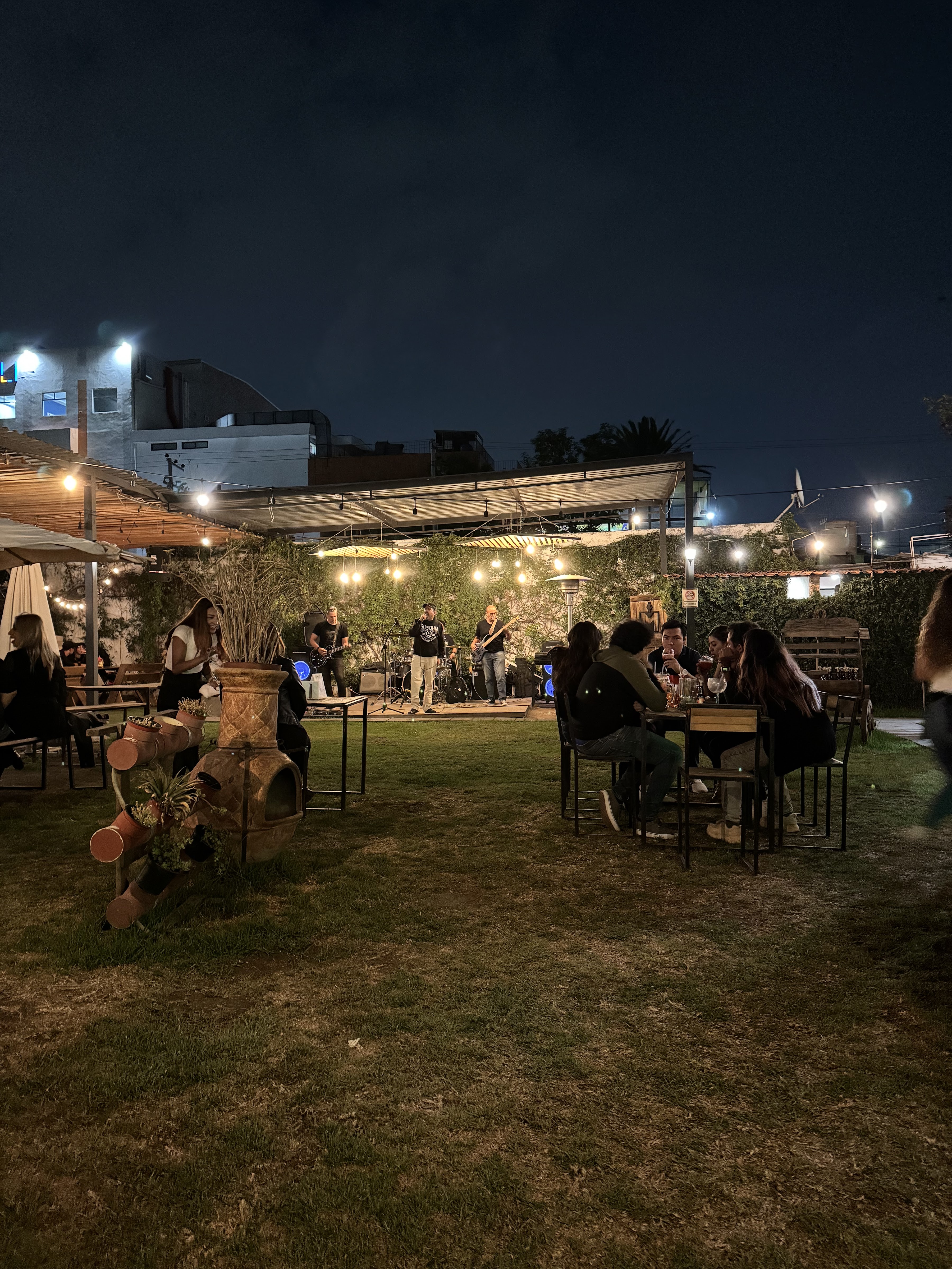 Las Margaritas Beer Garden image 5