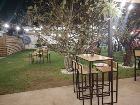 Las Margaritas Beer Garden image 6