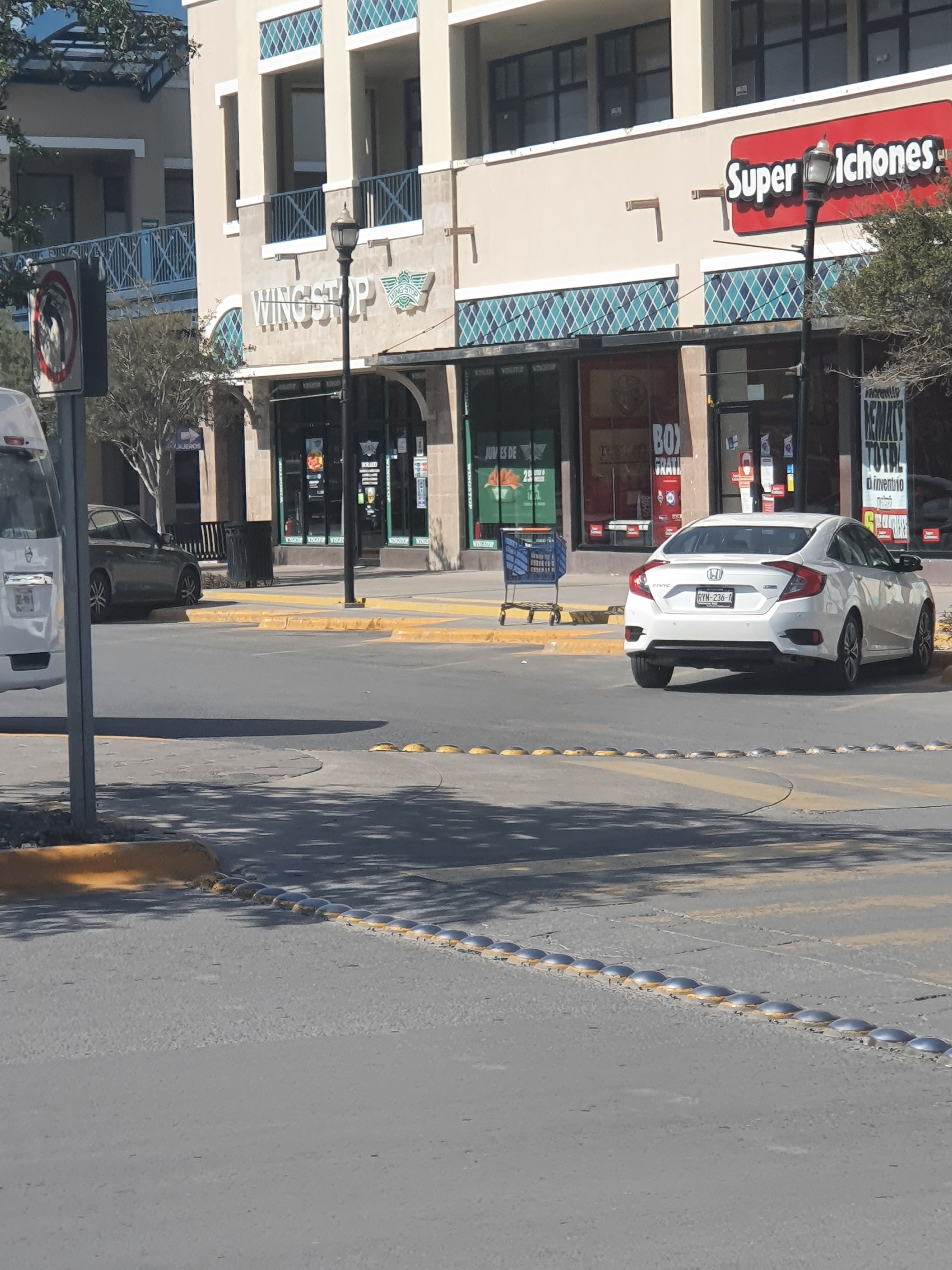Wingstop Santa Catarina image 1