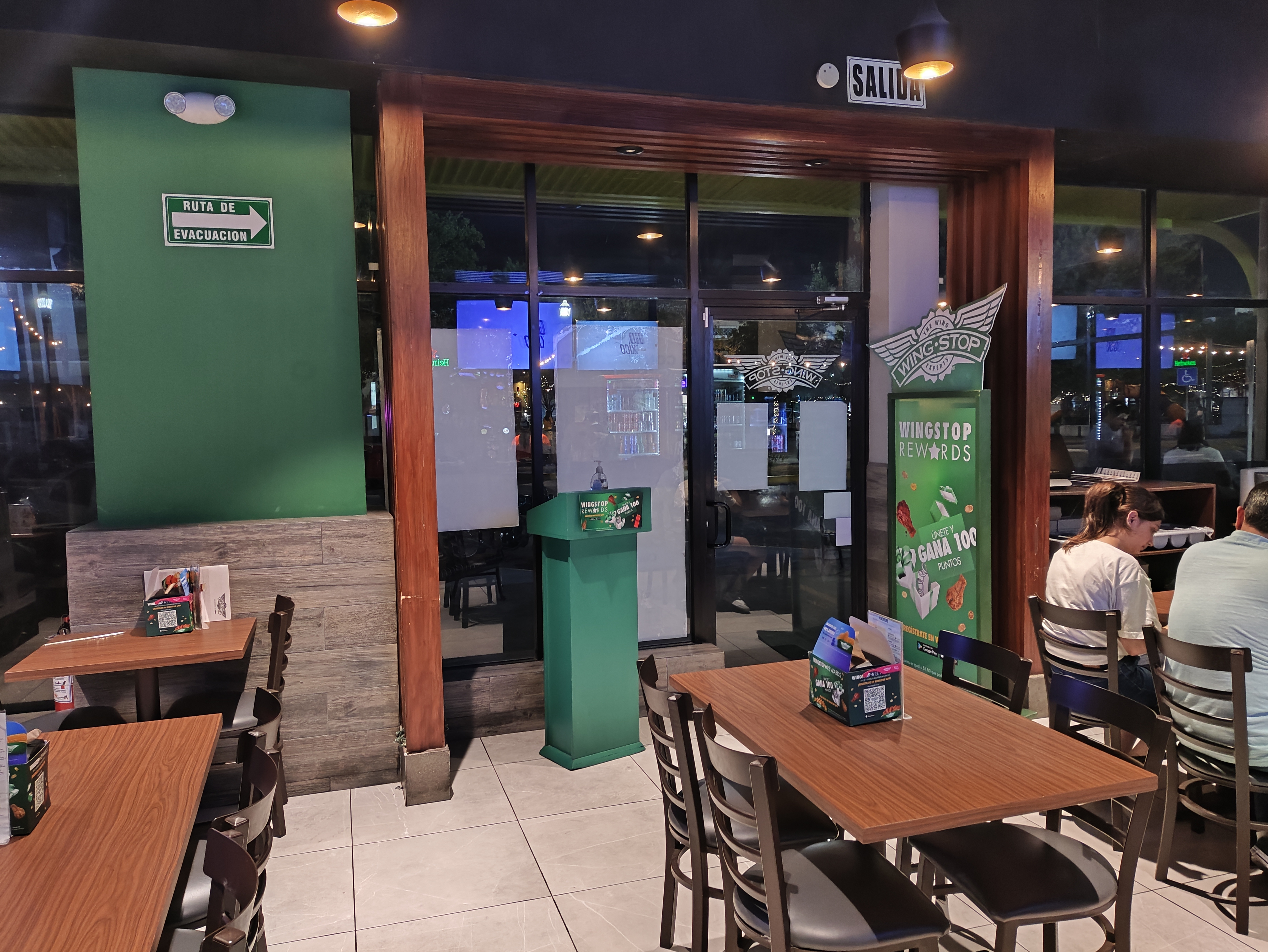 Wingstop Santa Catarina image 4