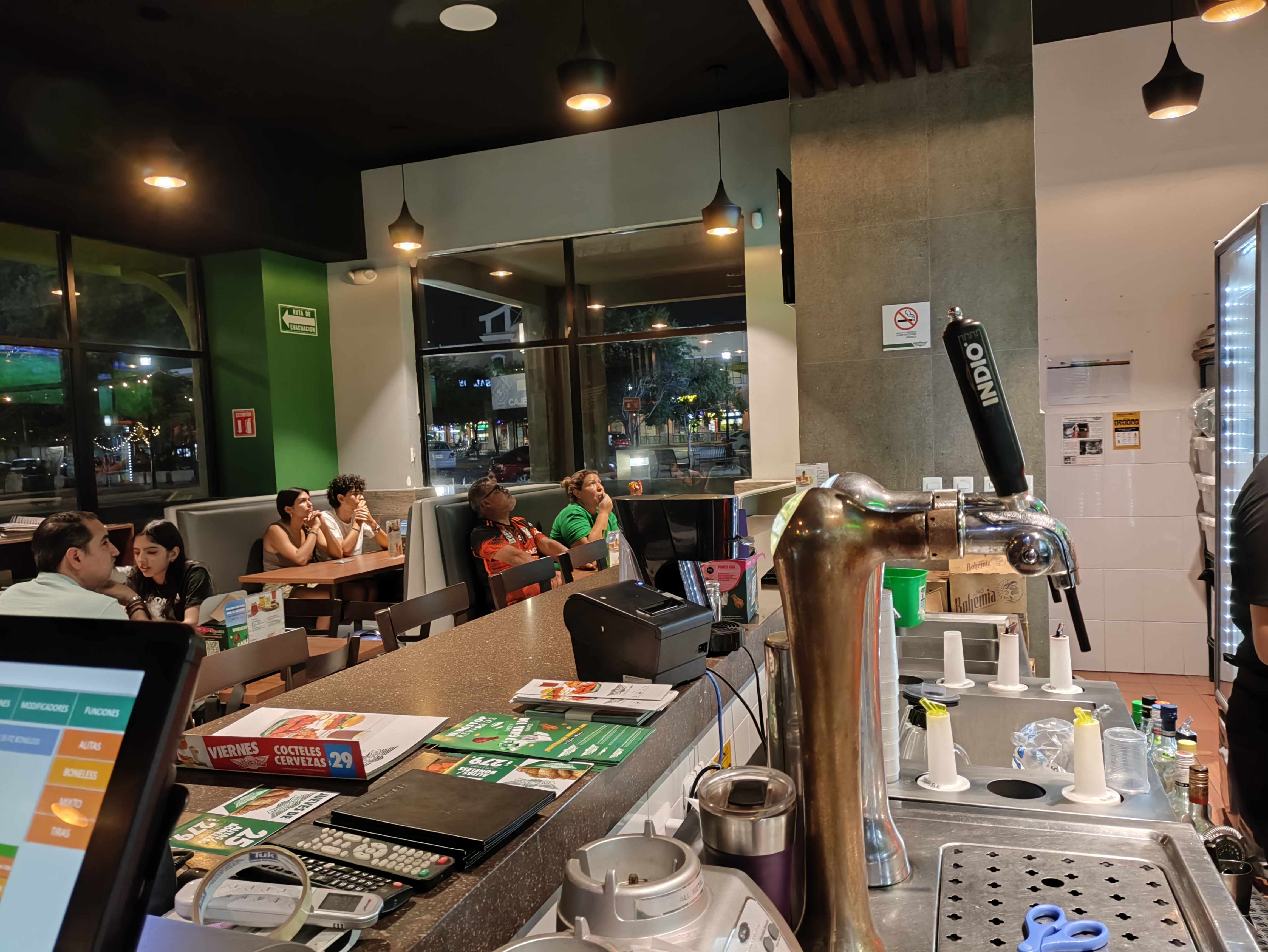 Wingstop Santa Catarina image 10