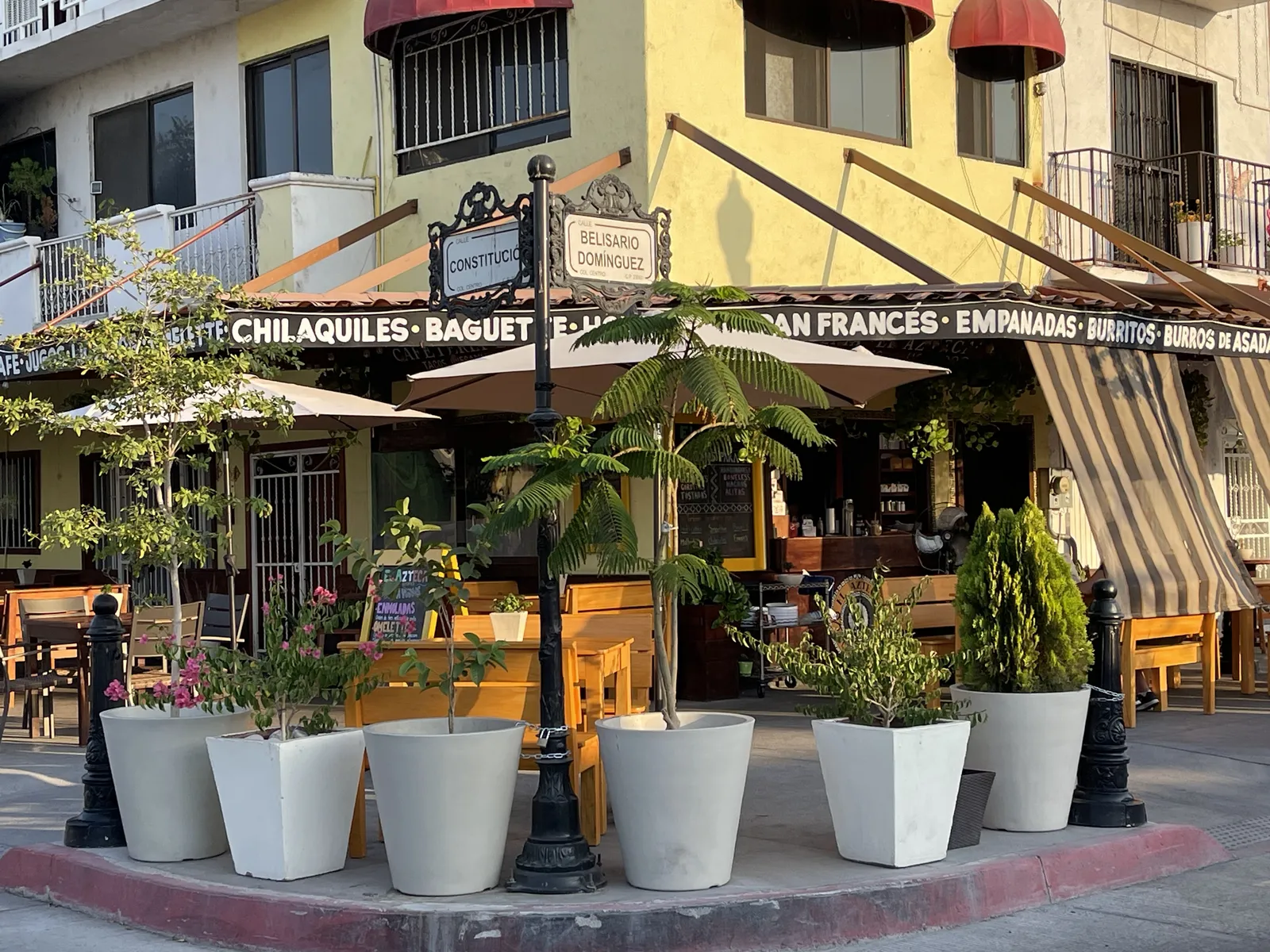 El Azteca image 3