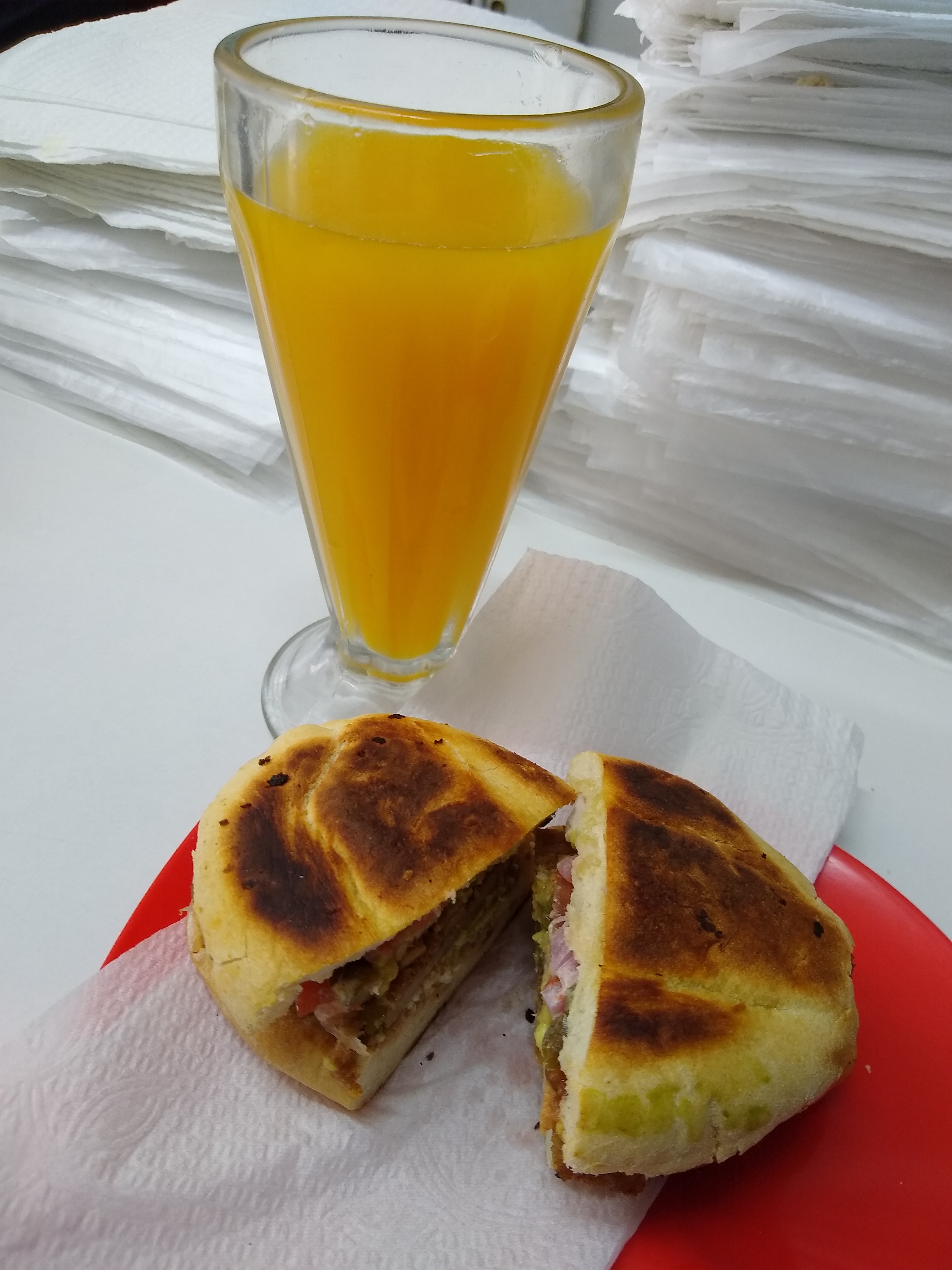 El Jitomate Romántico Tortas image 2