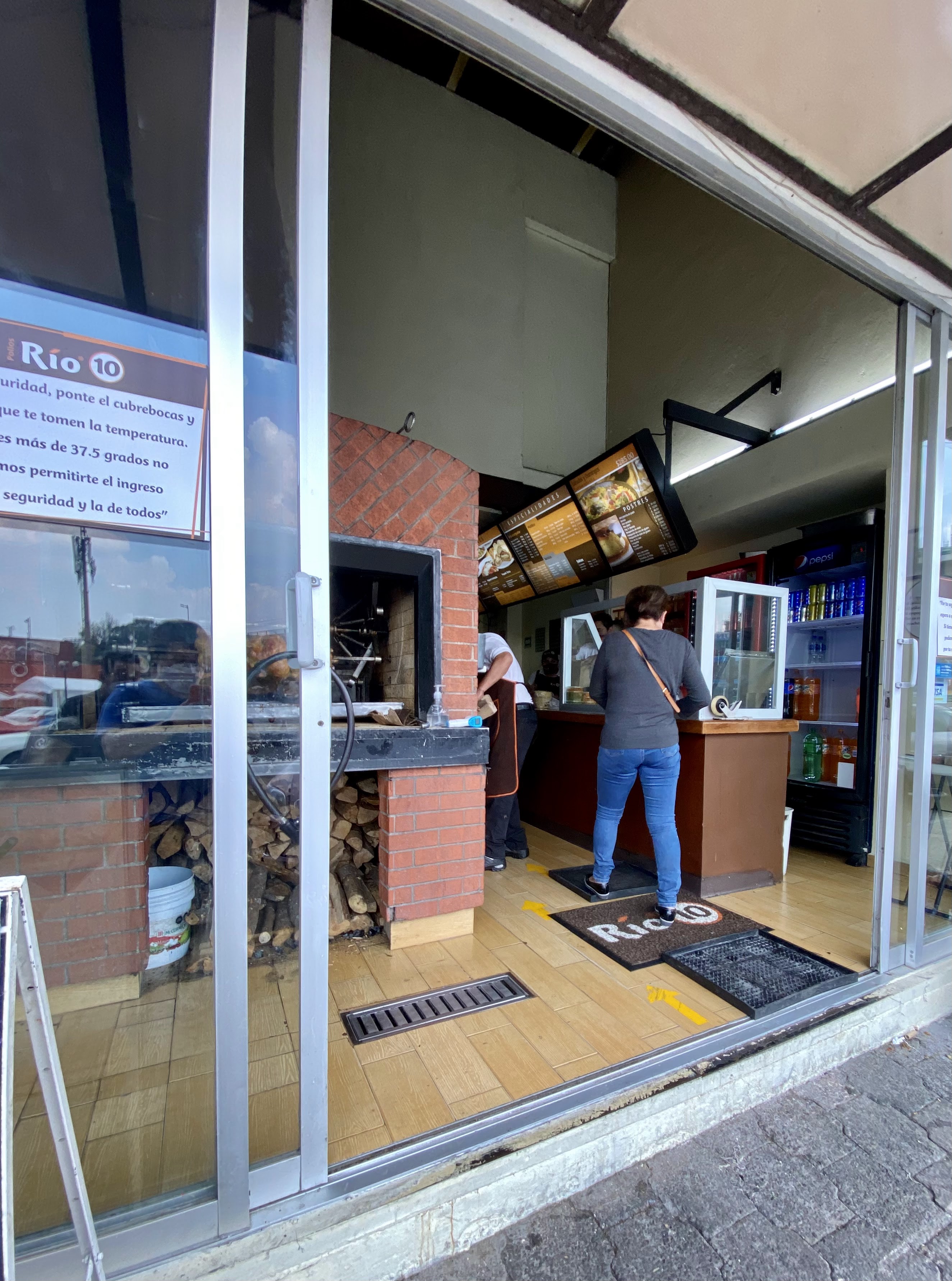 Pollos Río 10 San Jerónimo image 6