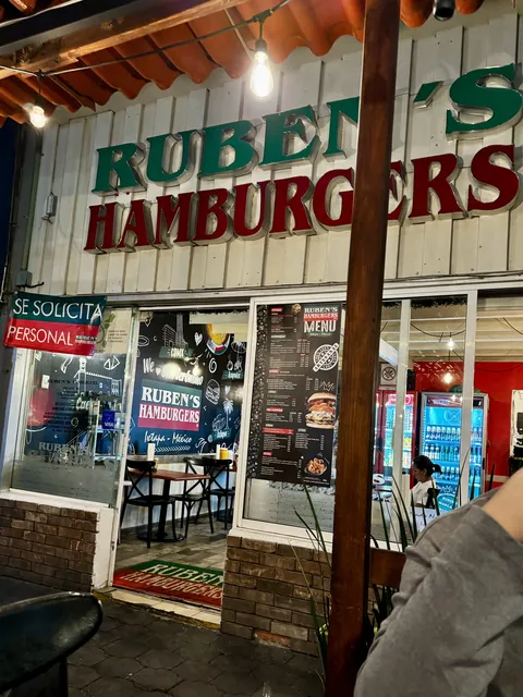 Ruben’s Hamburgers San Jerónimo image 6