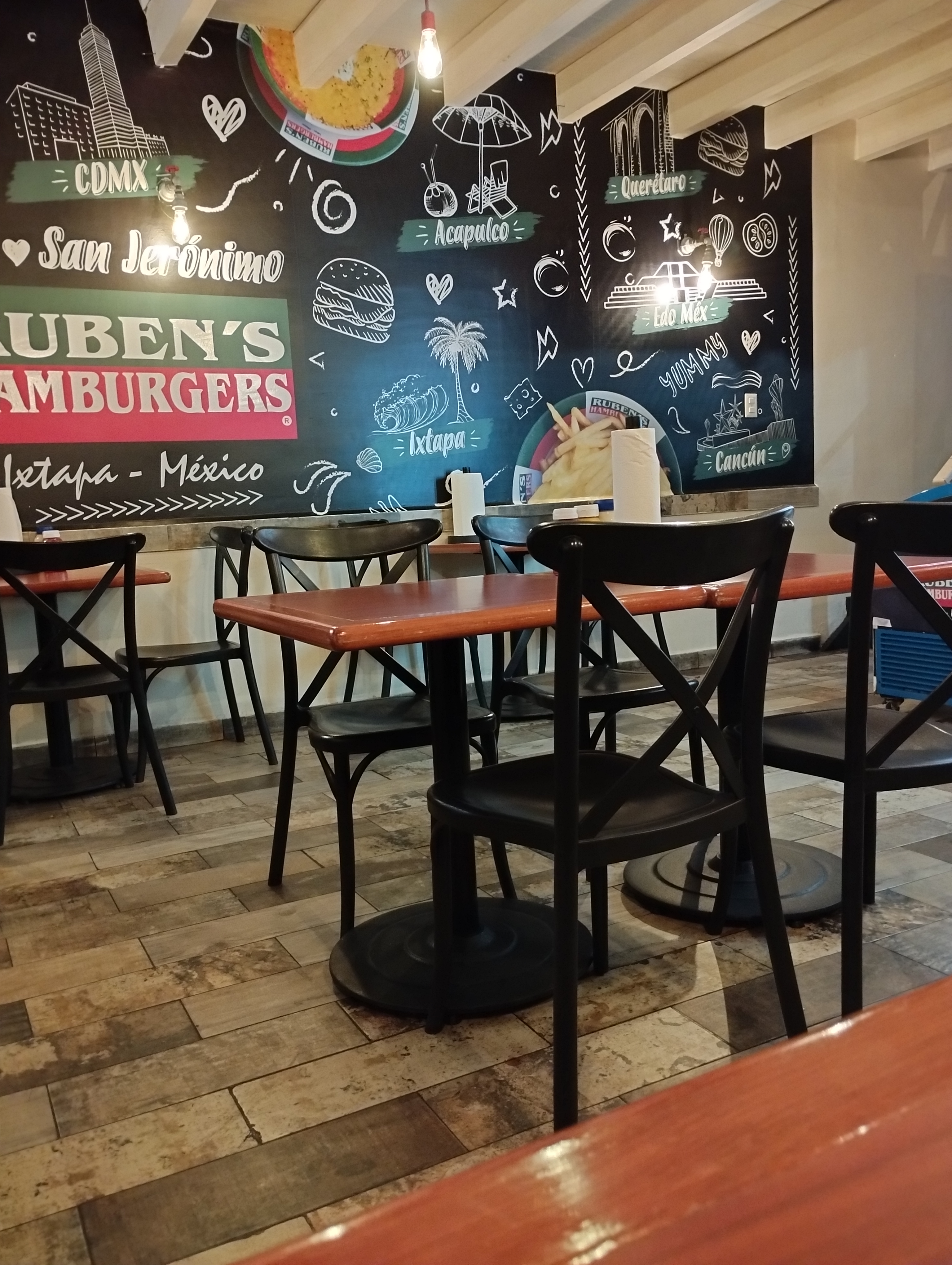 Ruben’s Hamburgers San Jerónimo image 9