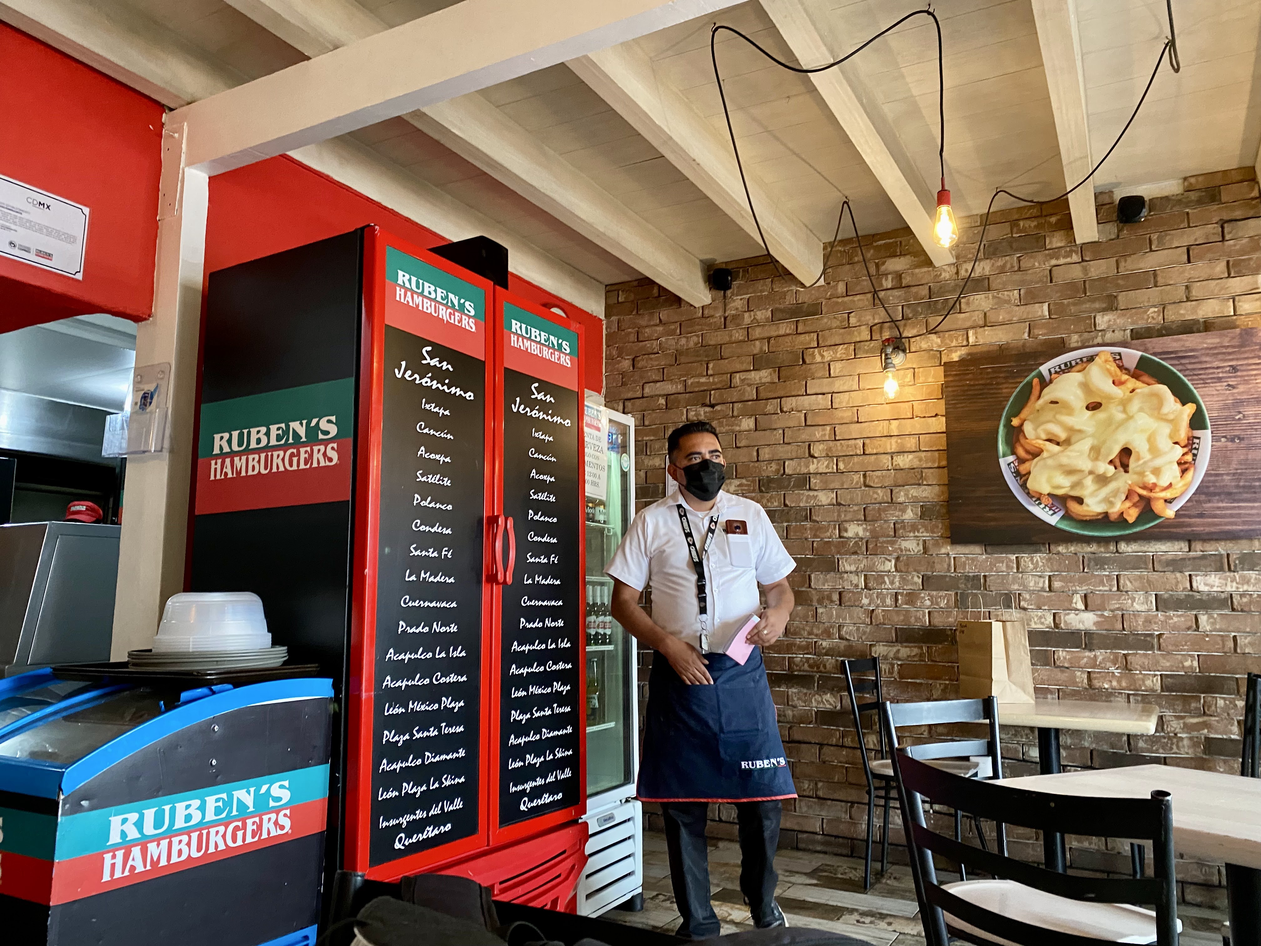 Ruben’s Hamburgers San Jerónimo image 10