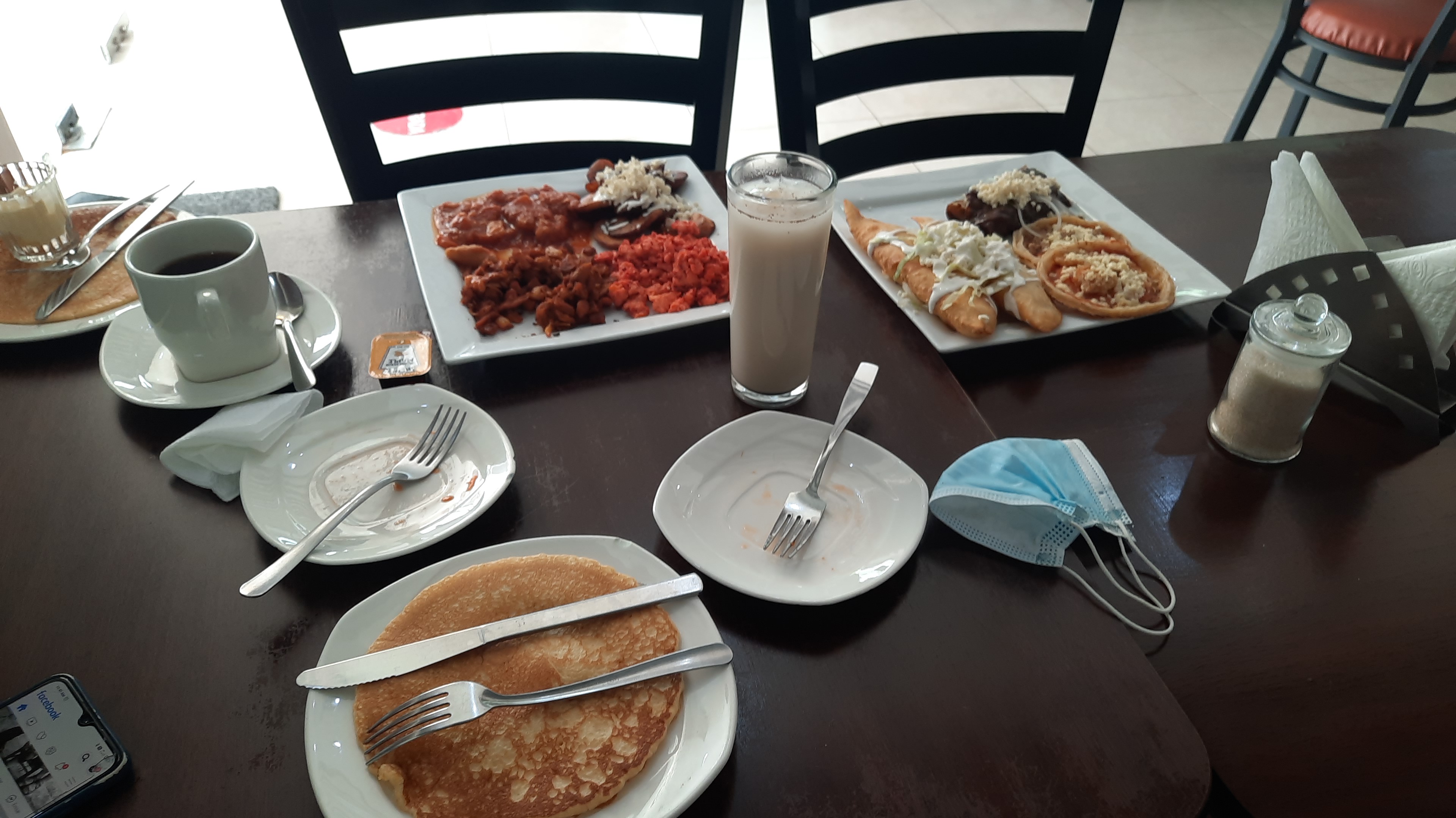 Tres Milagros image 2