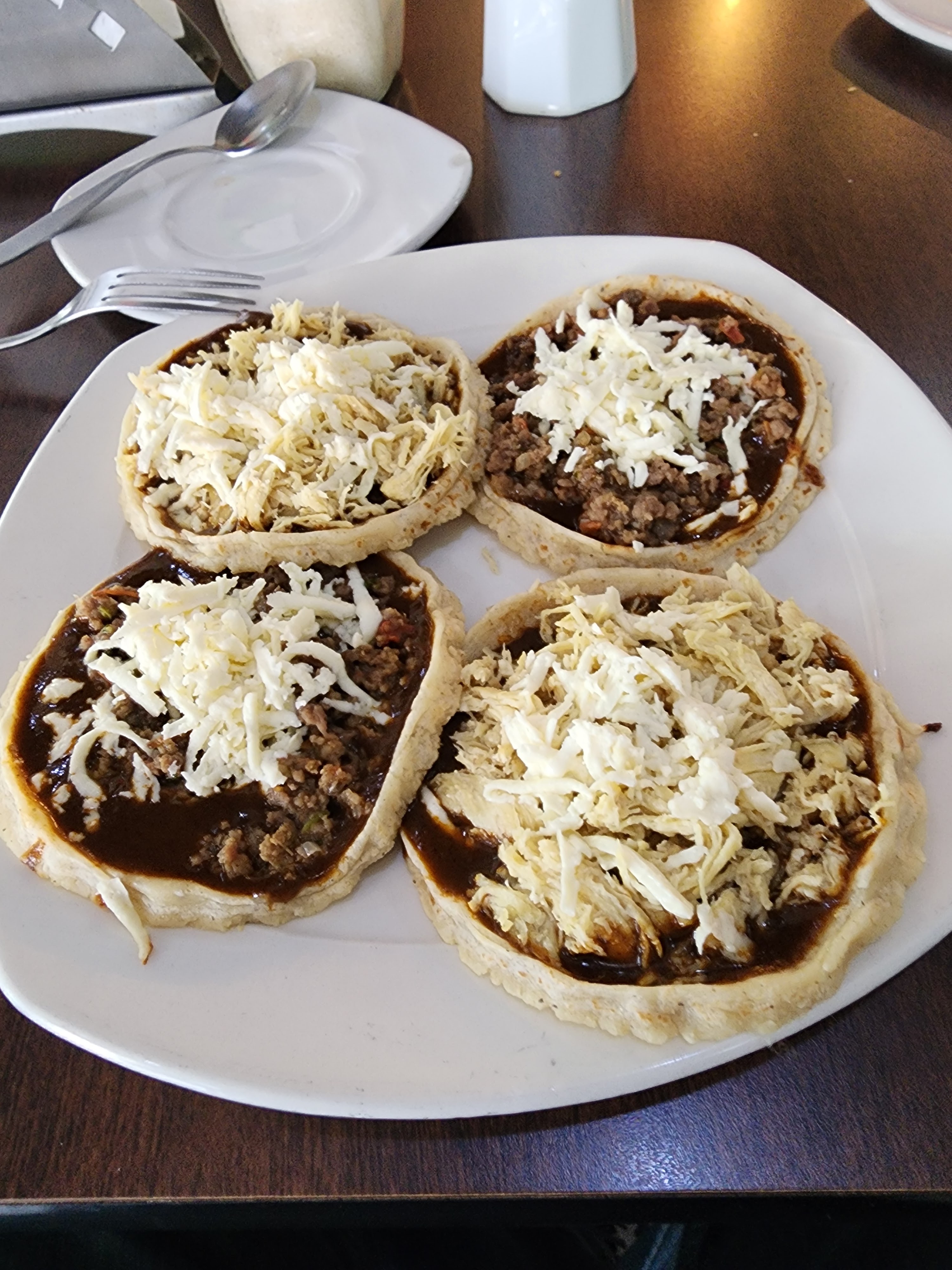 Tres Milagros image 6