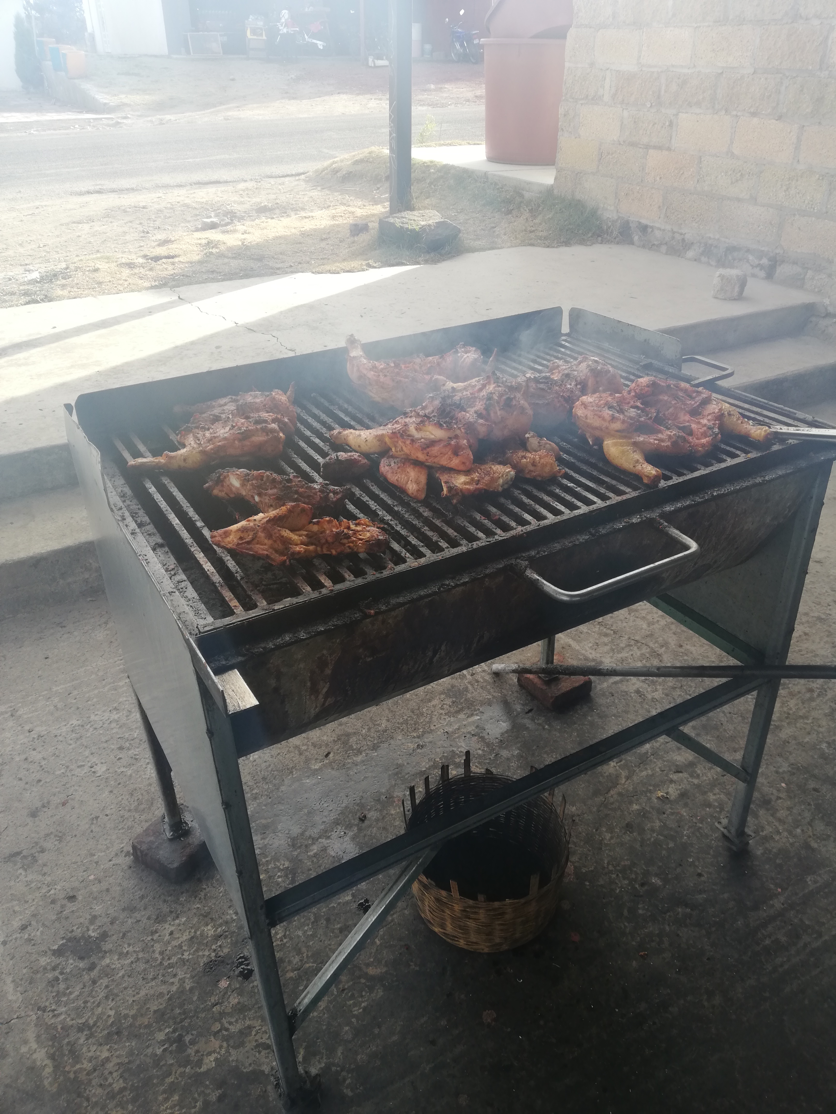 POLLOS ASADOS Y COSTILLAS AL ESTILO MONTERREY image 1