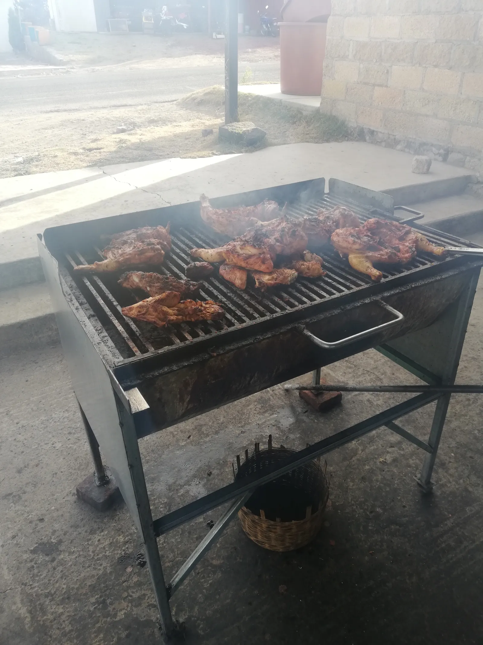 POLLOS ASADOS Y COSTILLAS AL ESTILO MONTERREY image 1