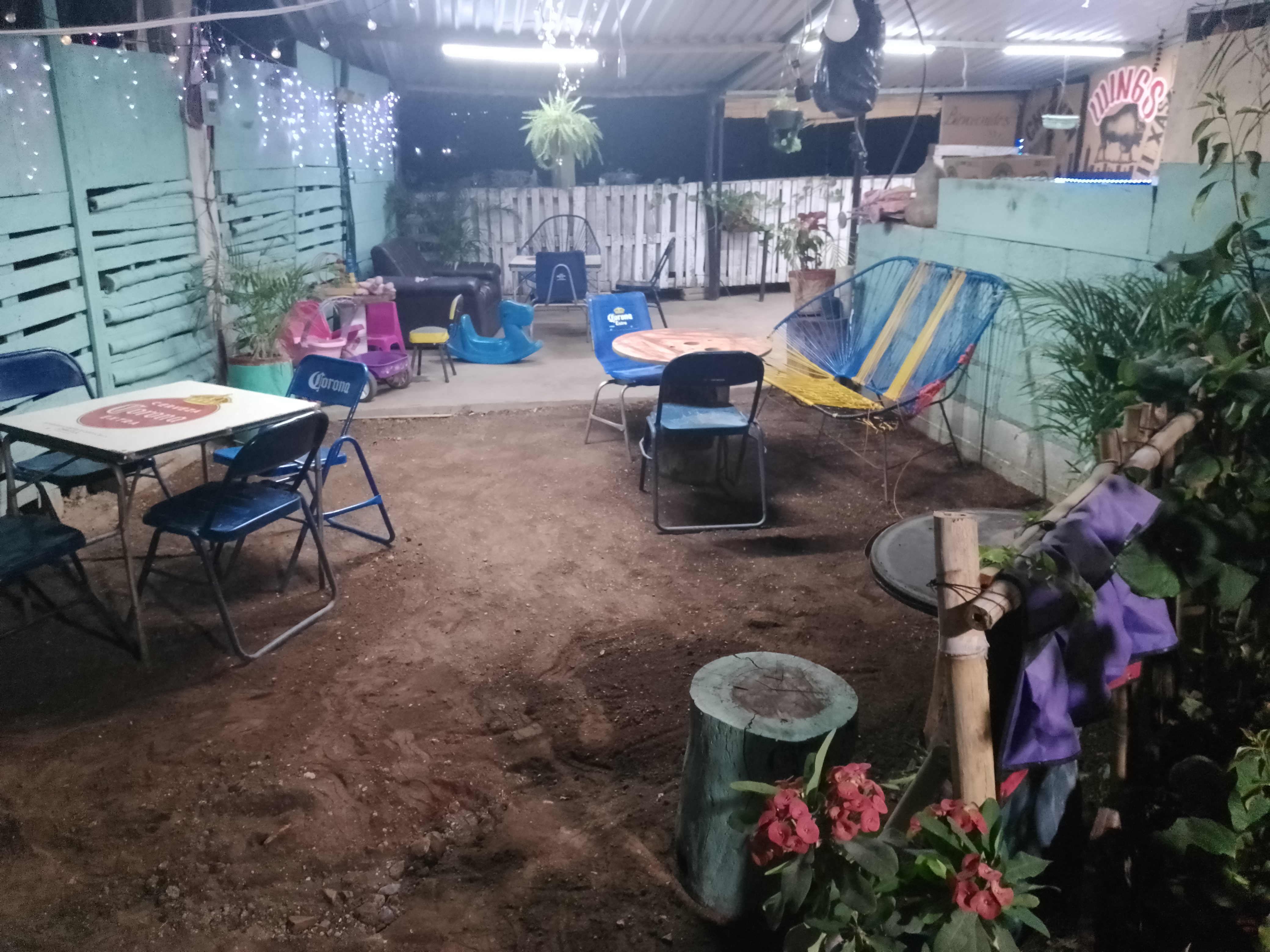 Or Tiz WINGS City image 3