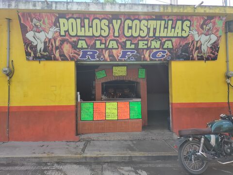 Pollos y costillas a la leña R.F.G image 2