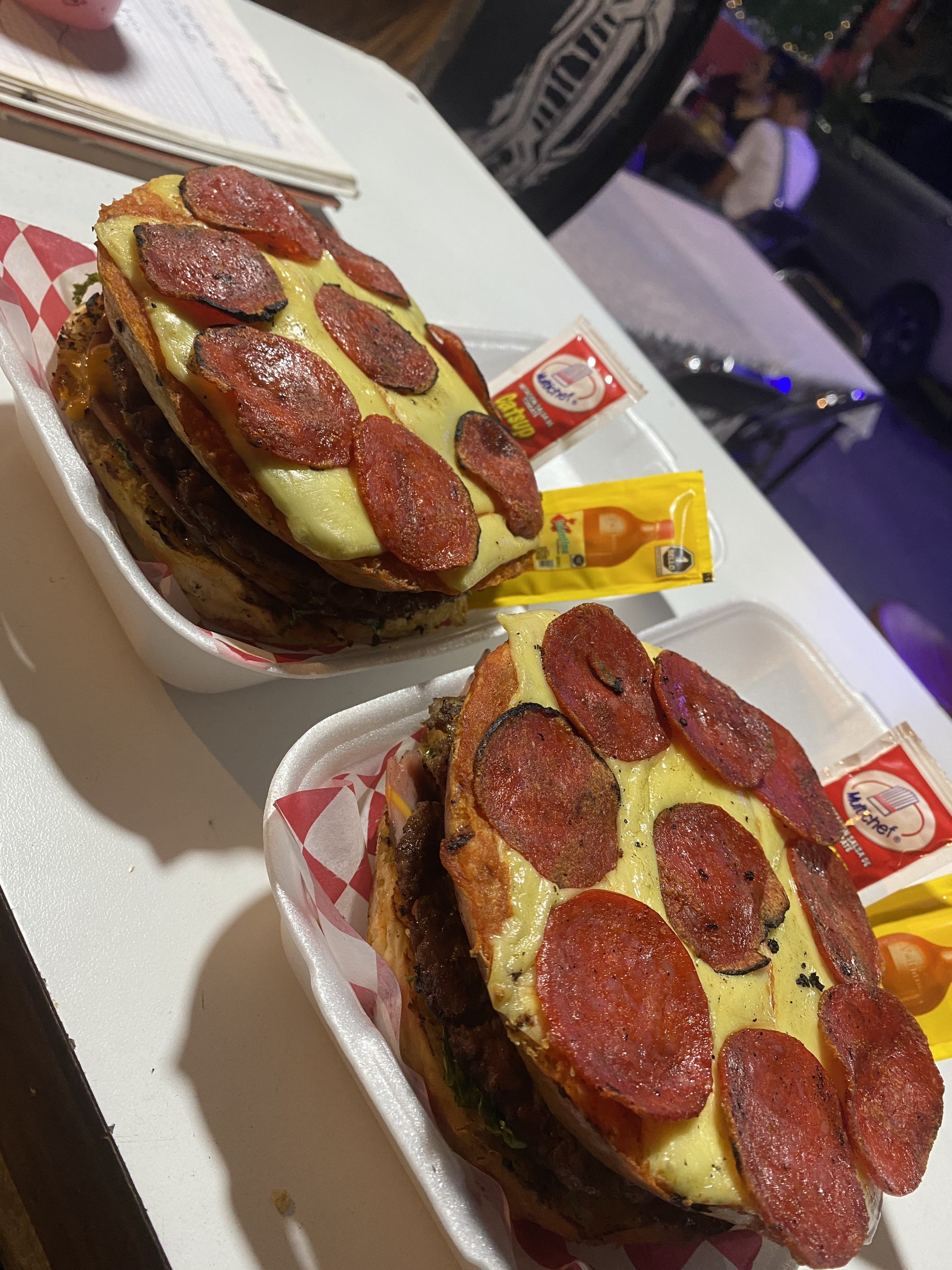La Carbona Burger's image 2