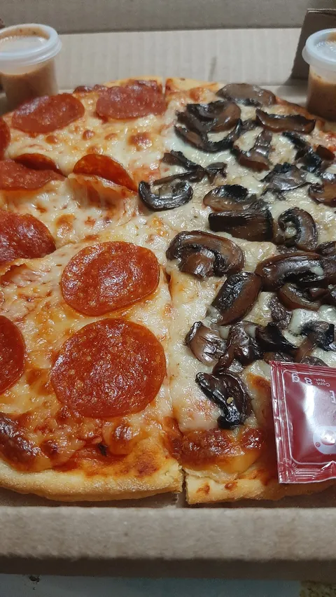 La pizzeria image 8