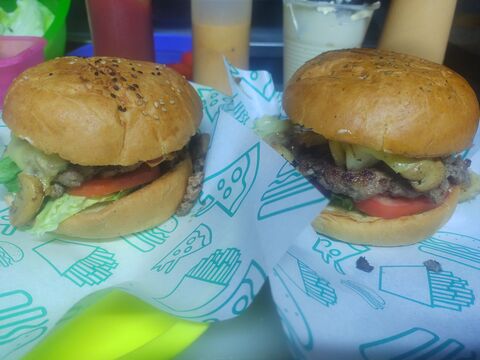 Juliany's Burgers image 2