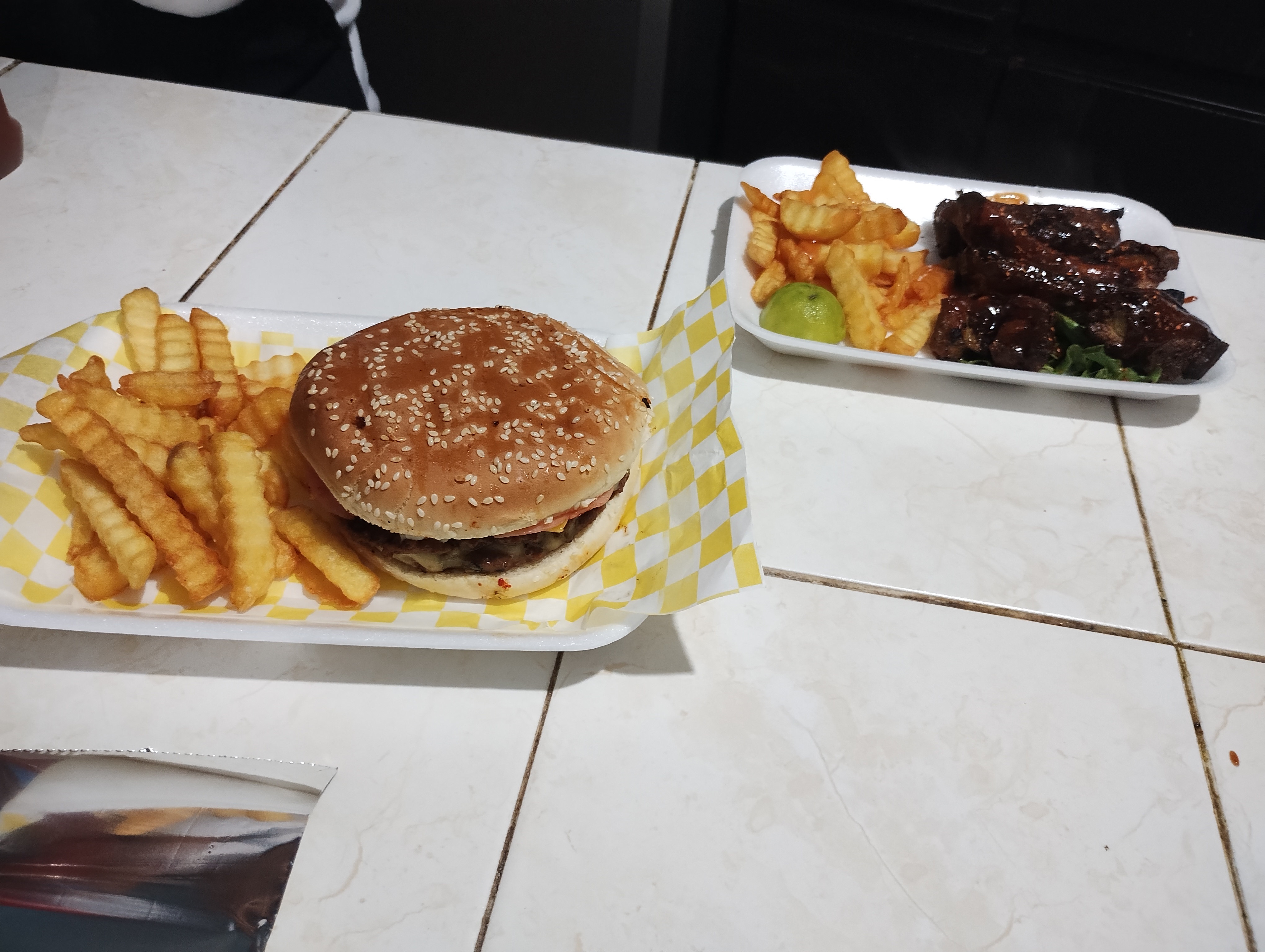 ELI BURGUERS image 7