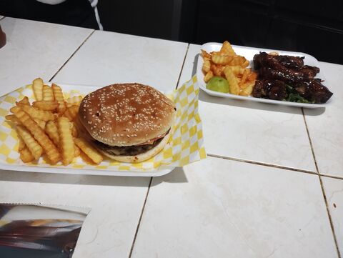 ELI BURGUERS image 7